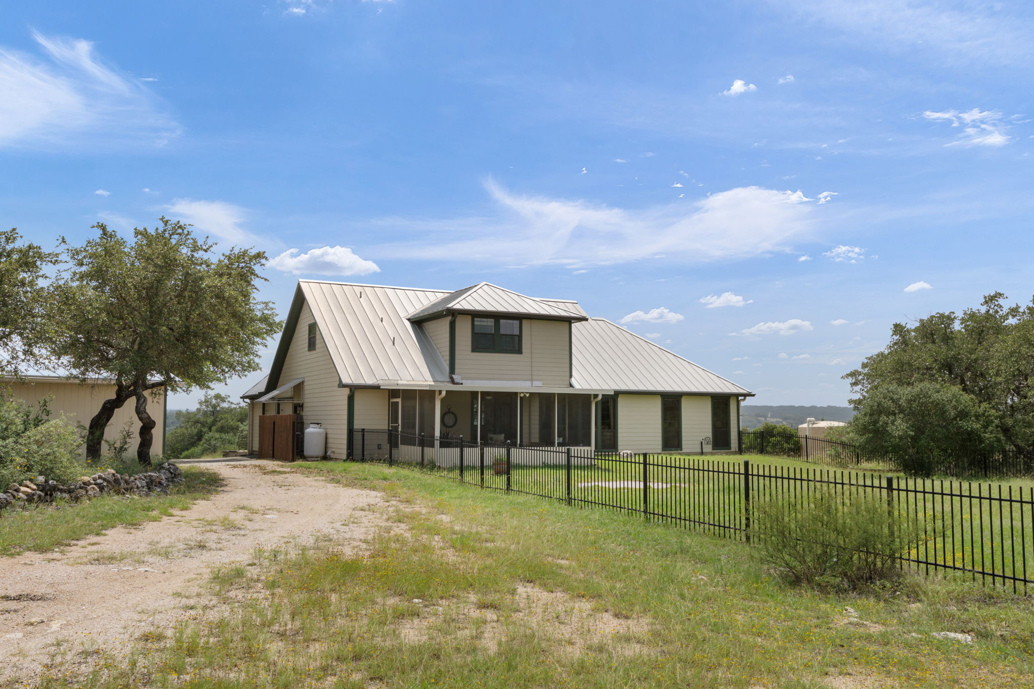 main property photo 11