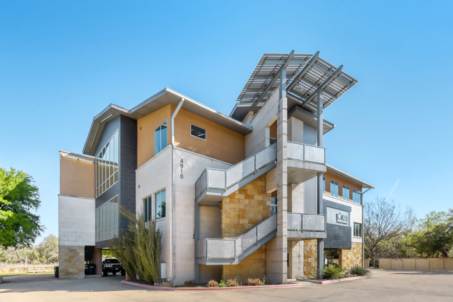 main property photo 2