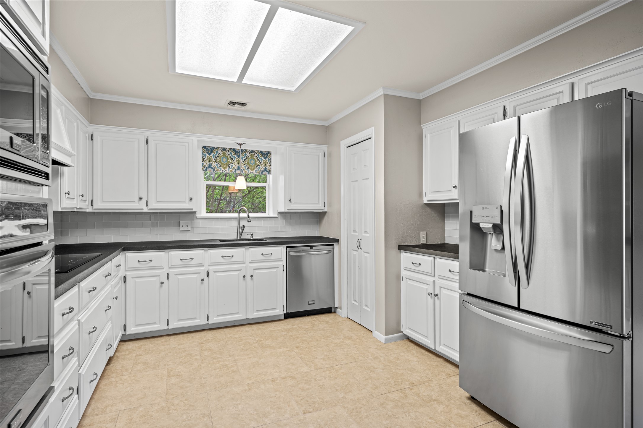 main property photo 12