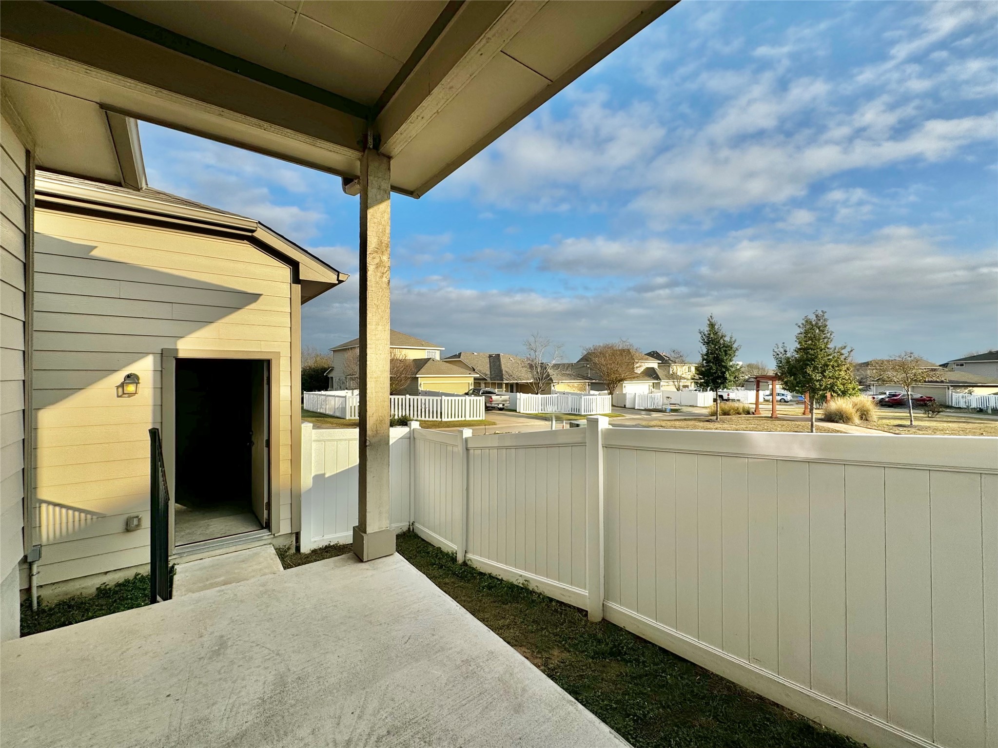 main property photo 30