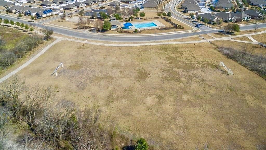 main property photo 37