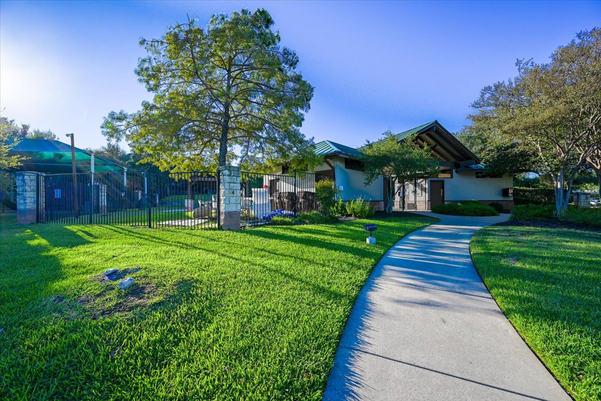 main property photo 11