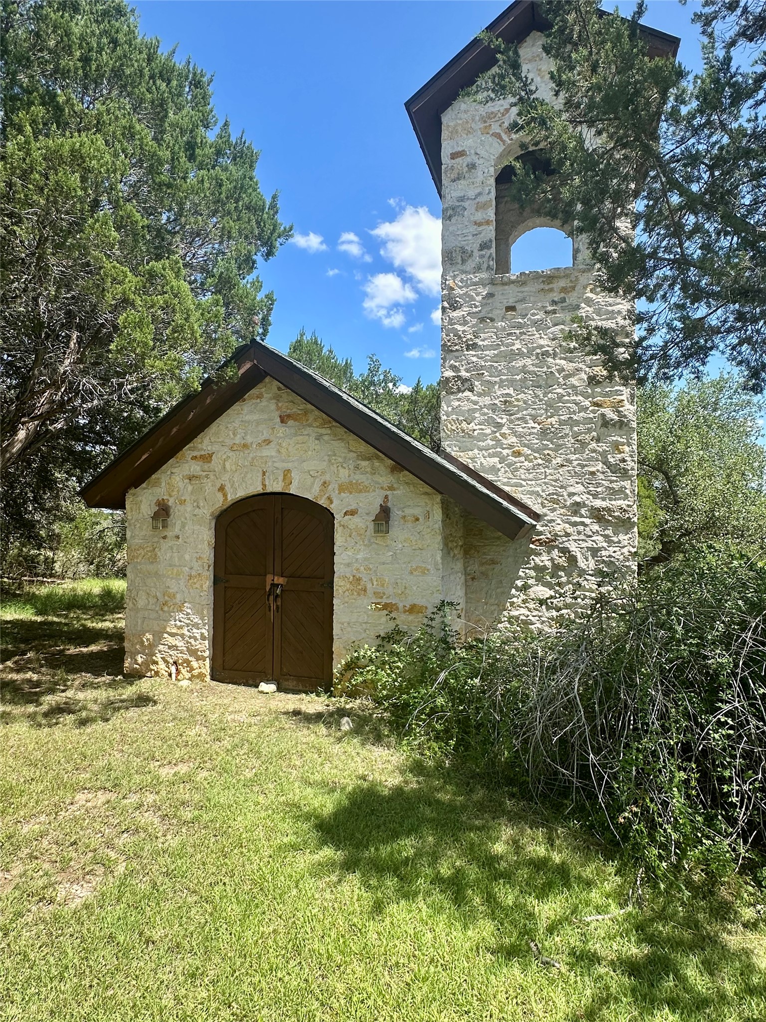 main property photo 11