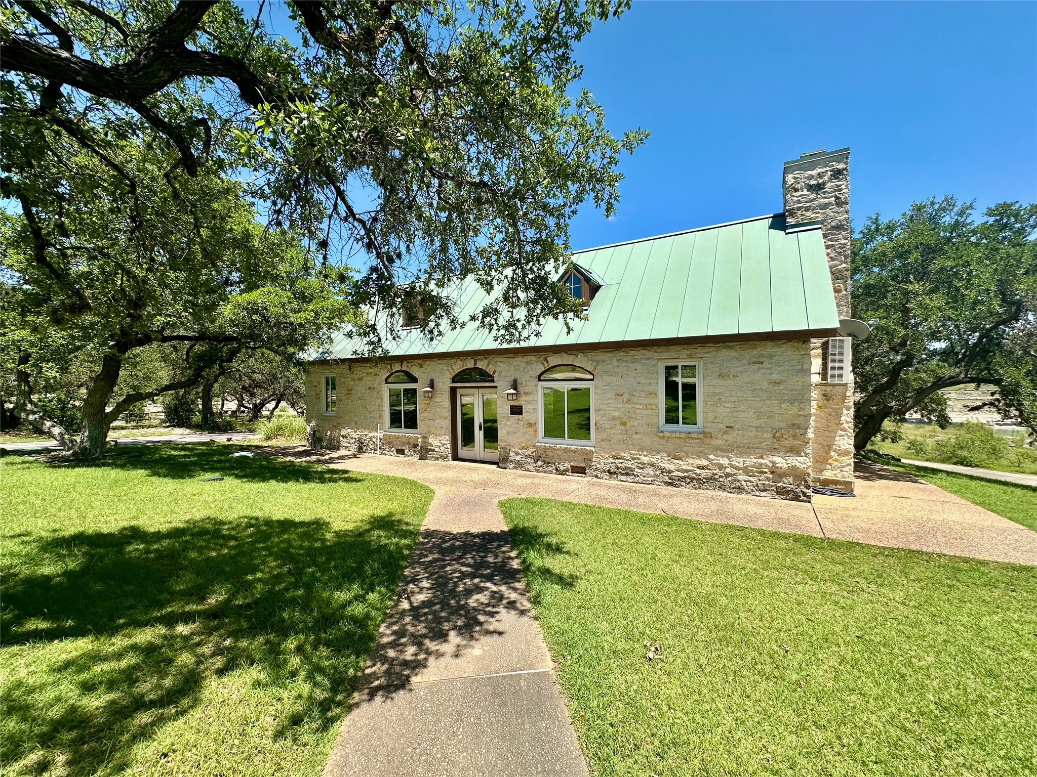 main property photo 12