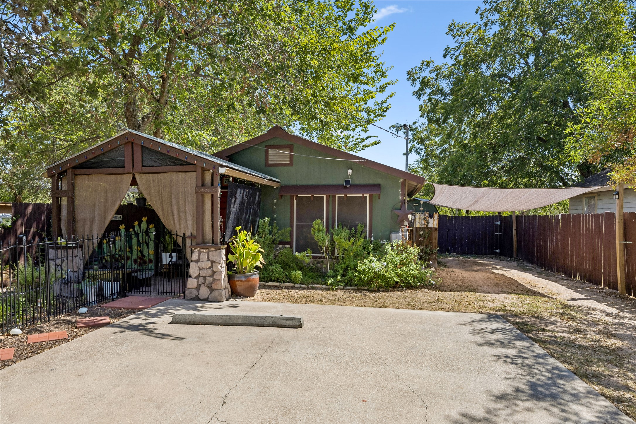 main property photo 3