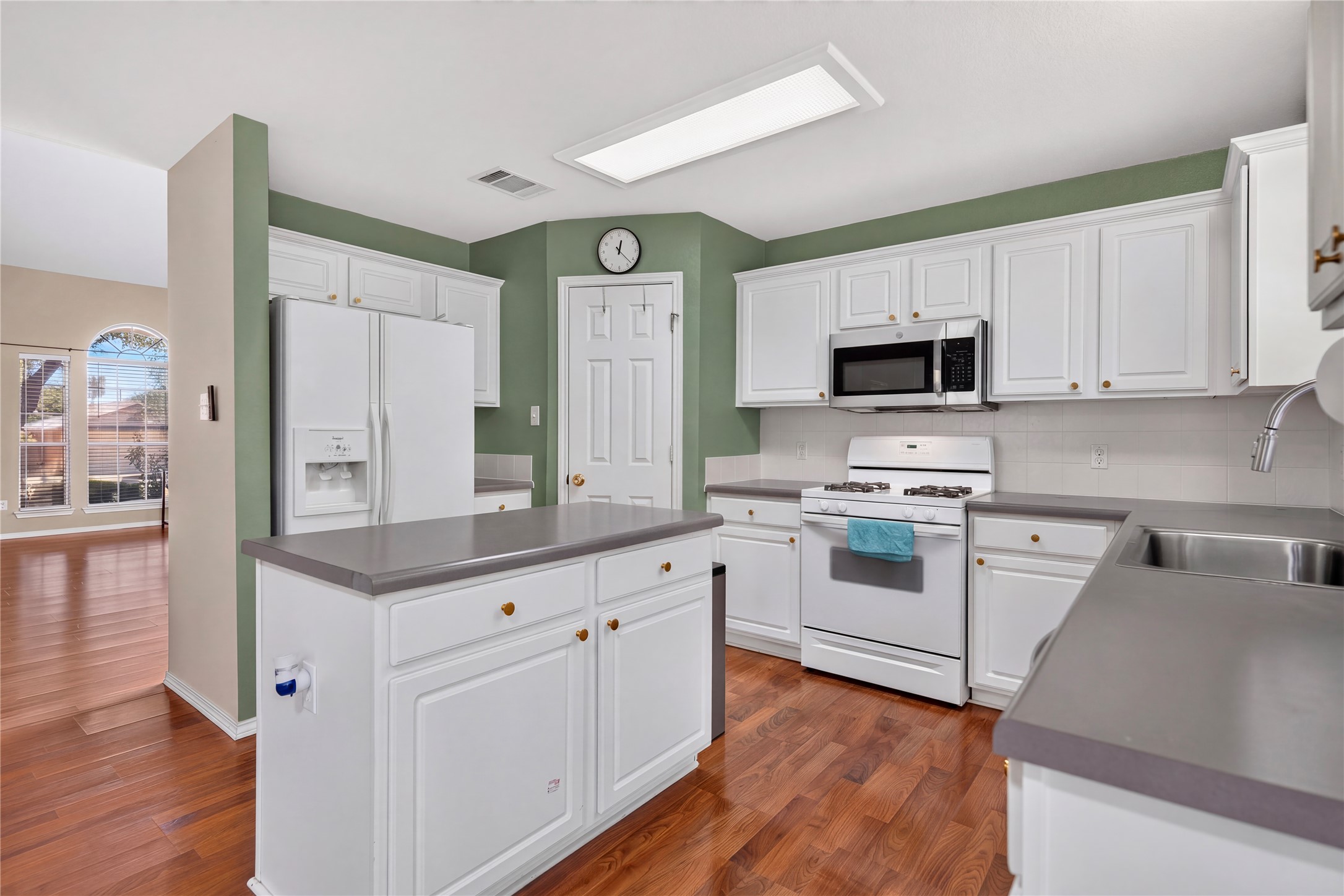 main property photo 7