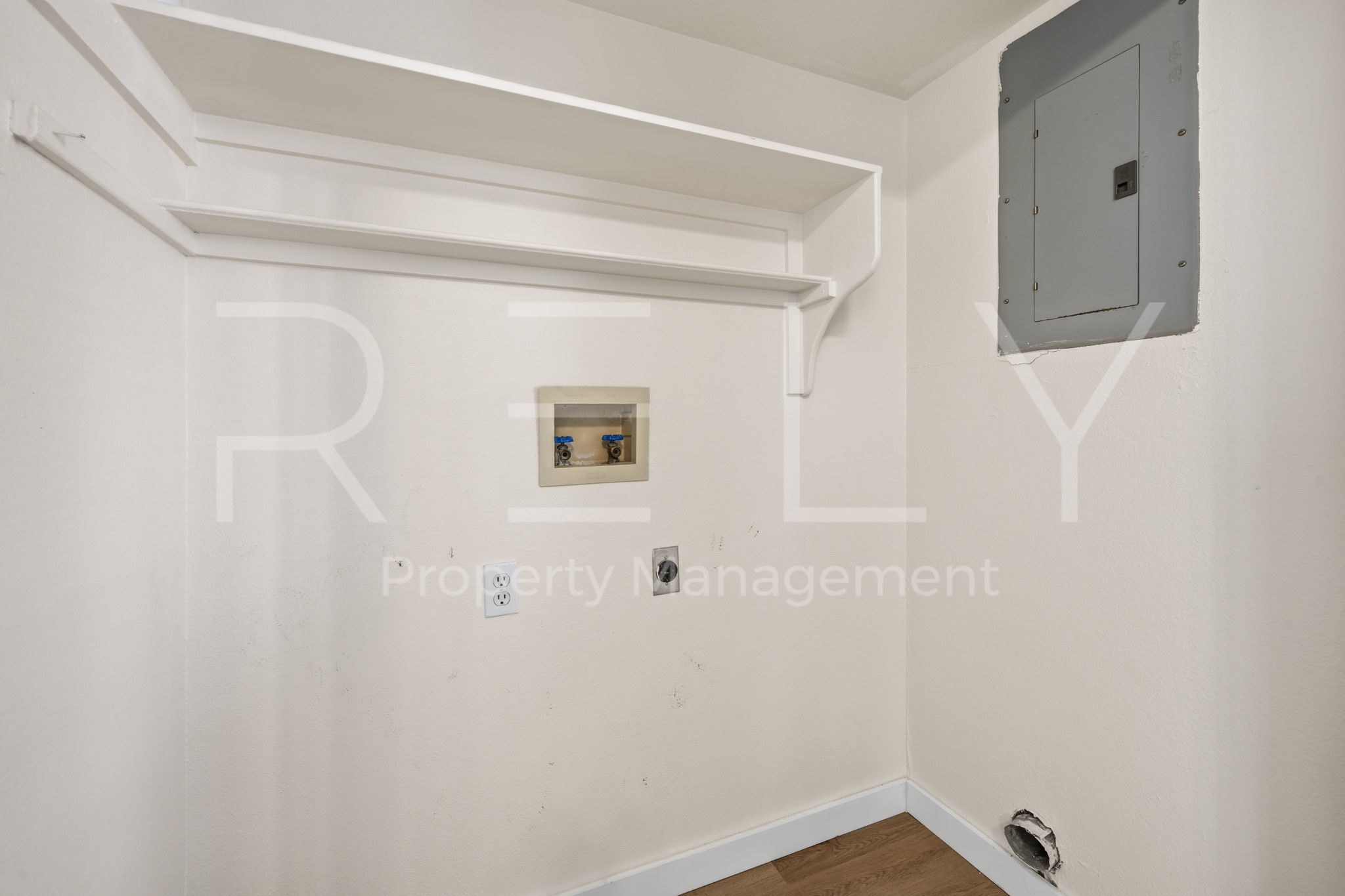 main property photo 8