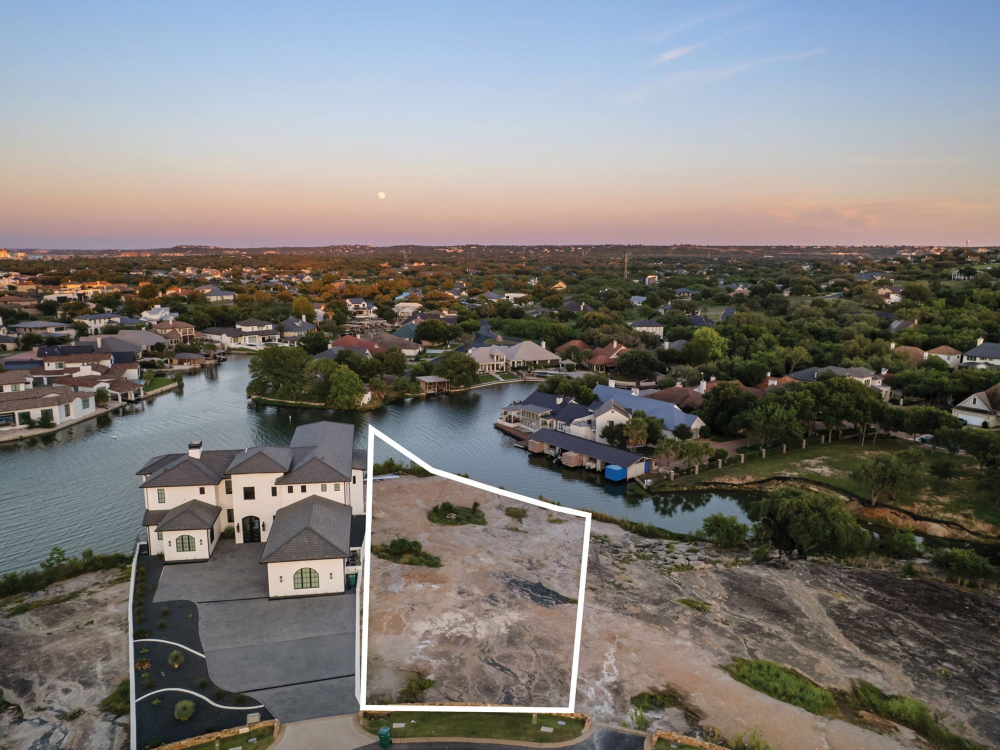 main property photo 9
