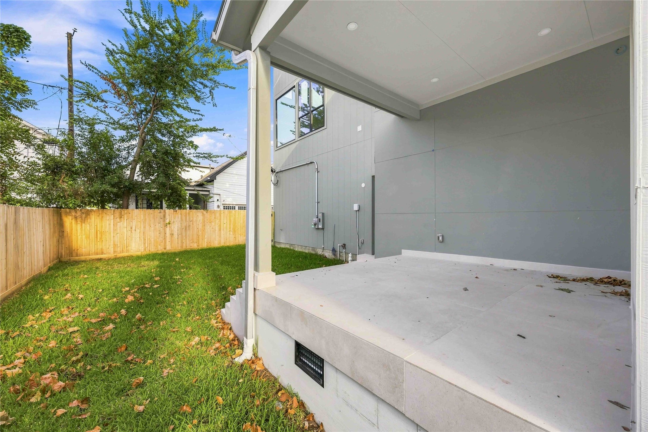 main property photo 27