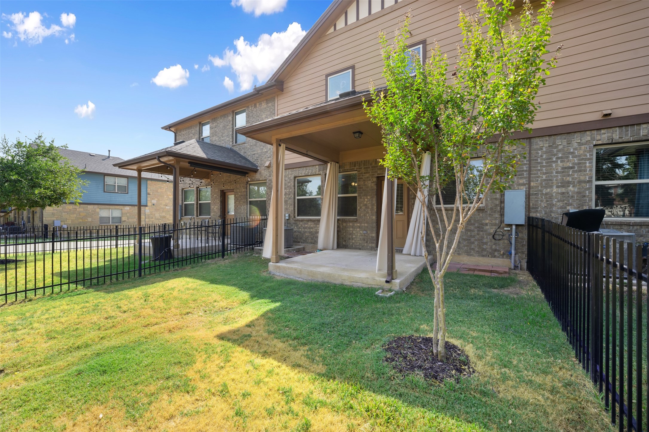 main property photo 28