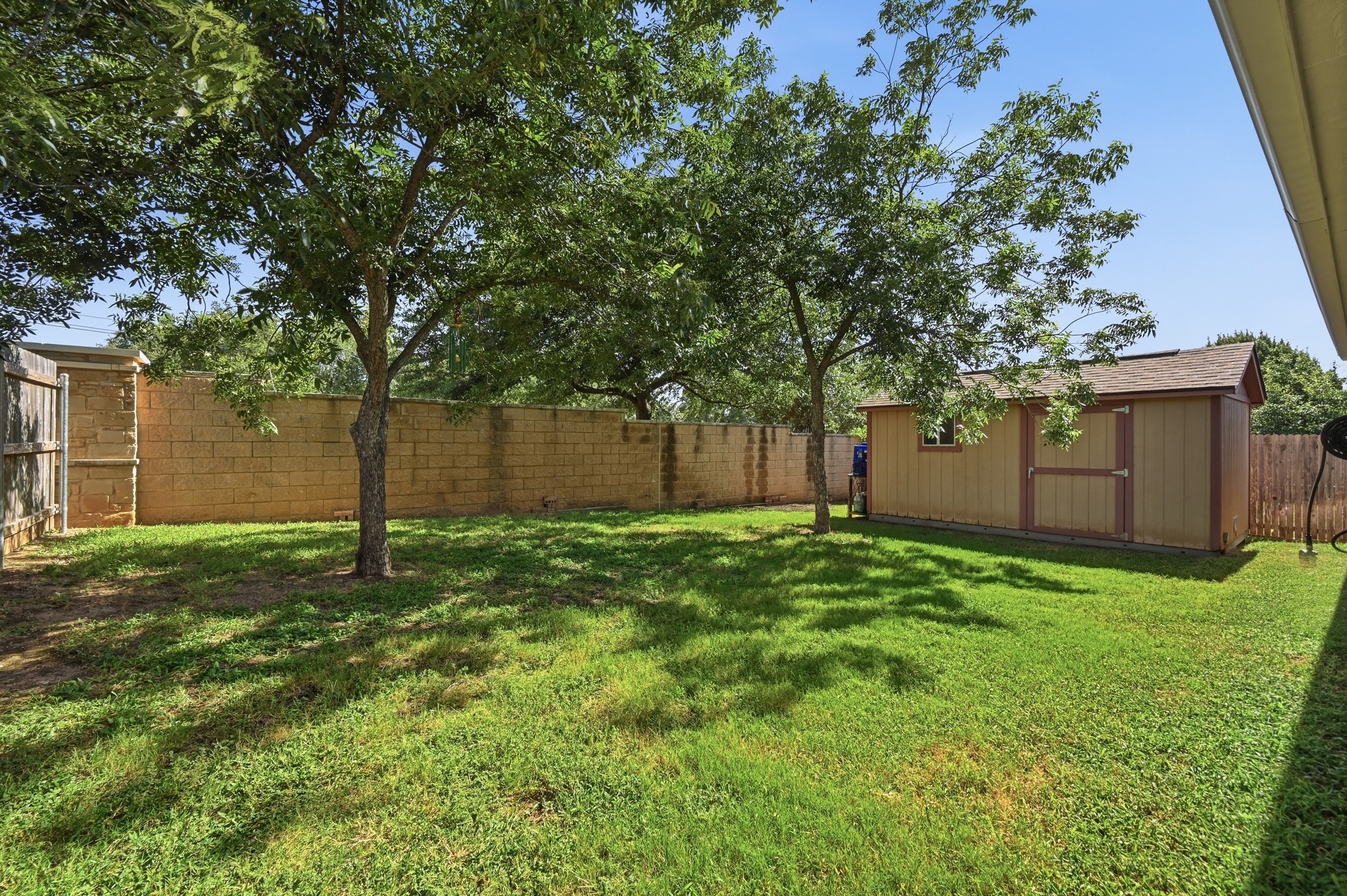 main property photo 21