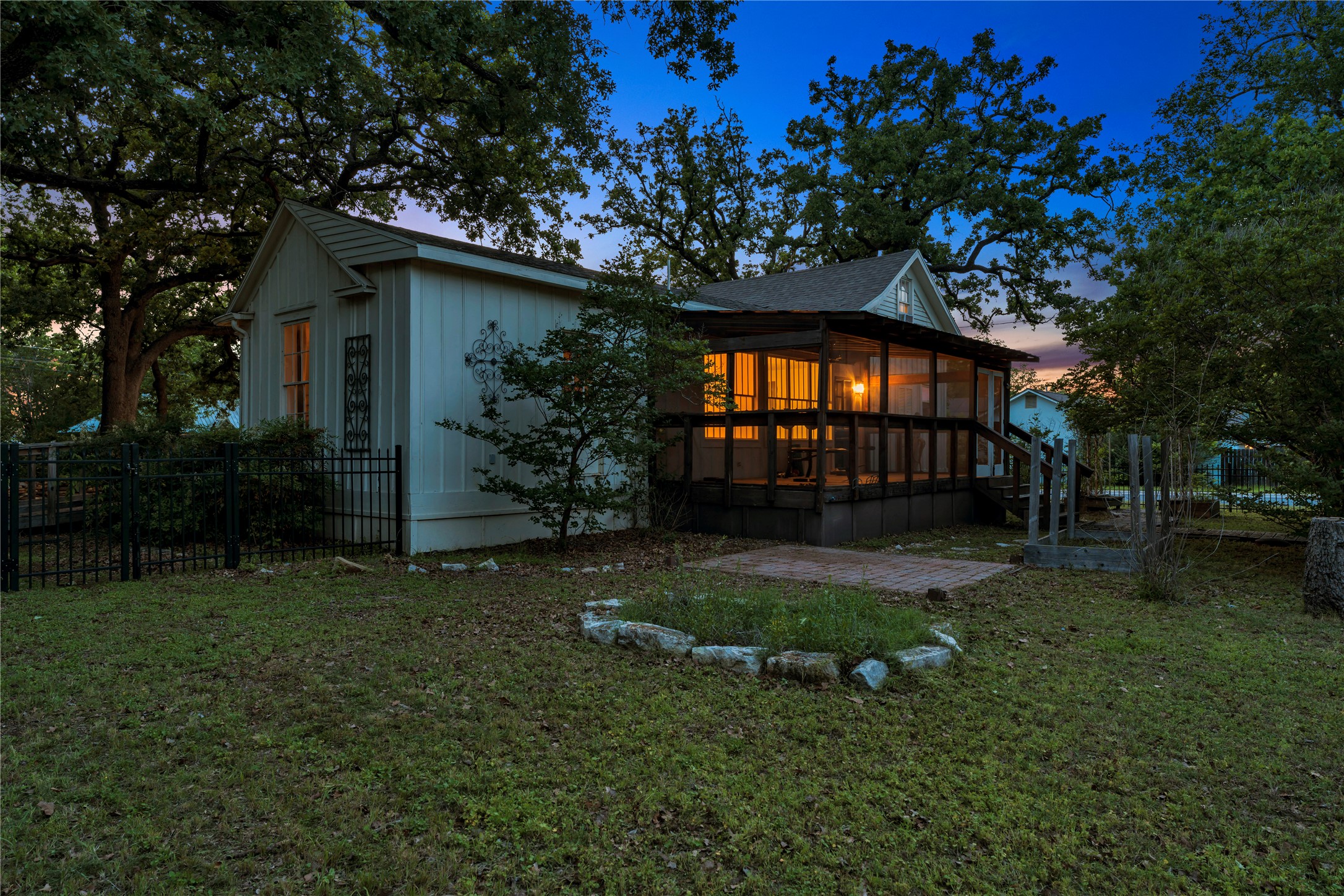 main property photo 34