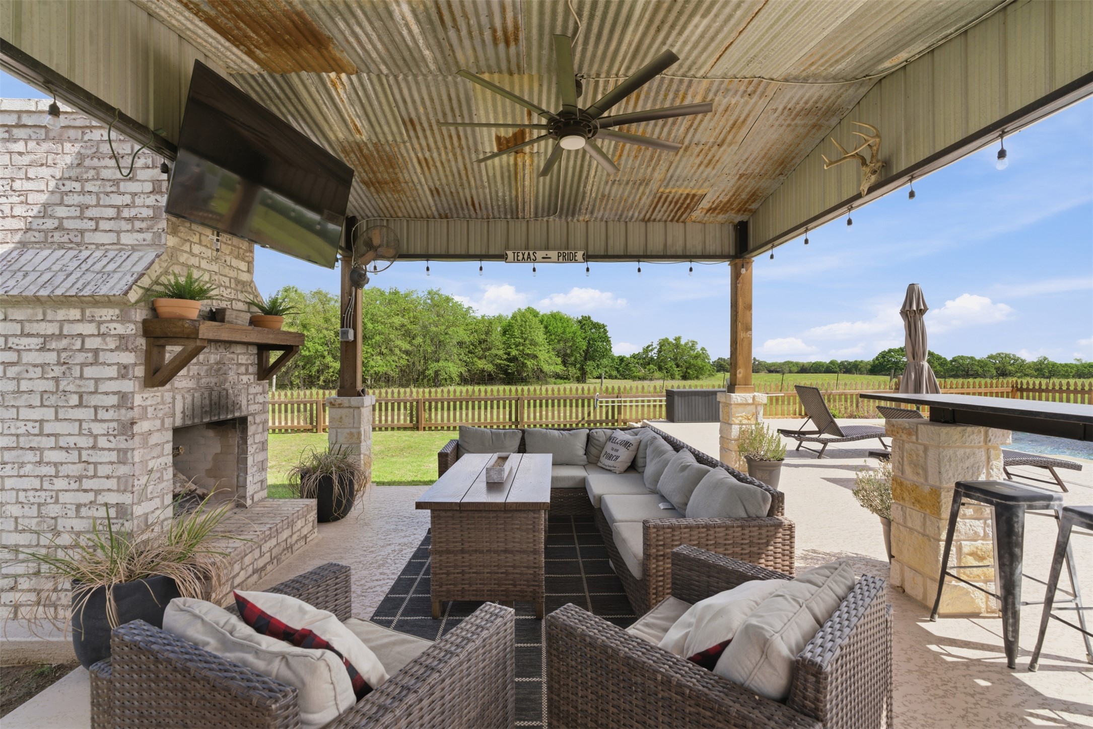 main property photo 23