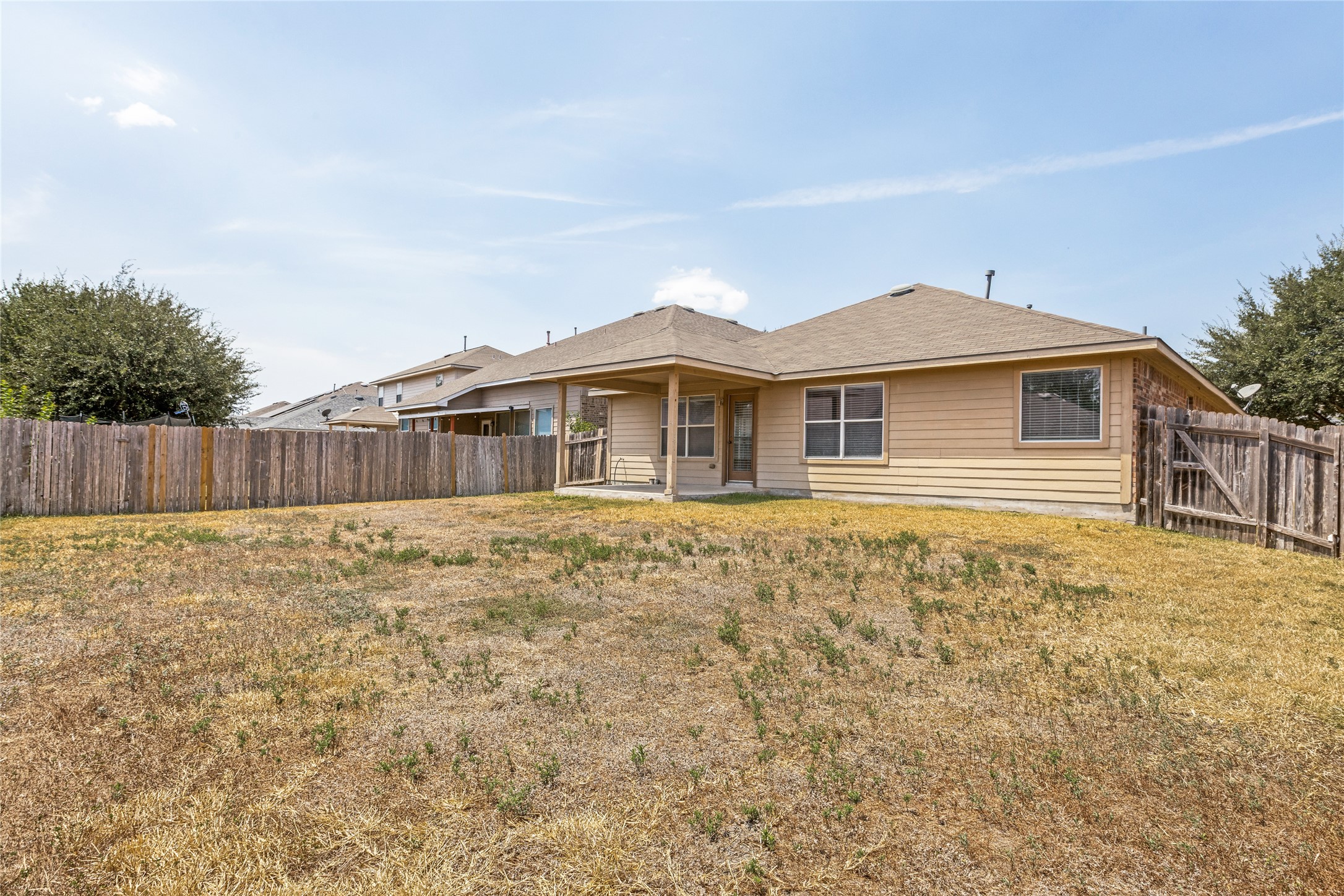 main property photo 28