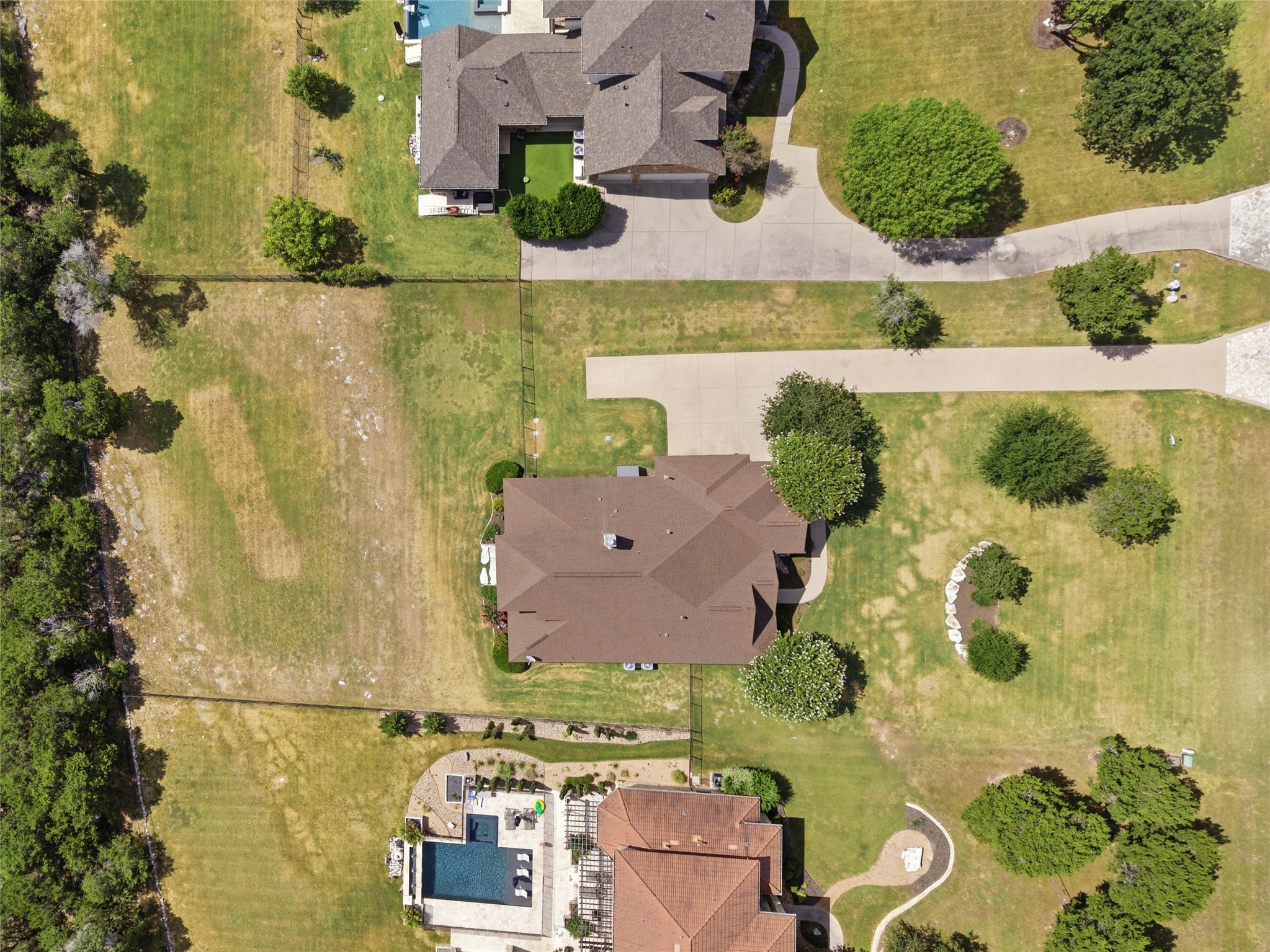 main property photo 32