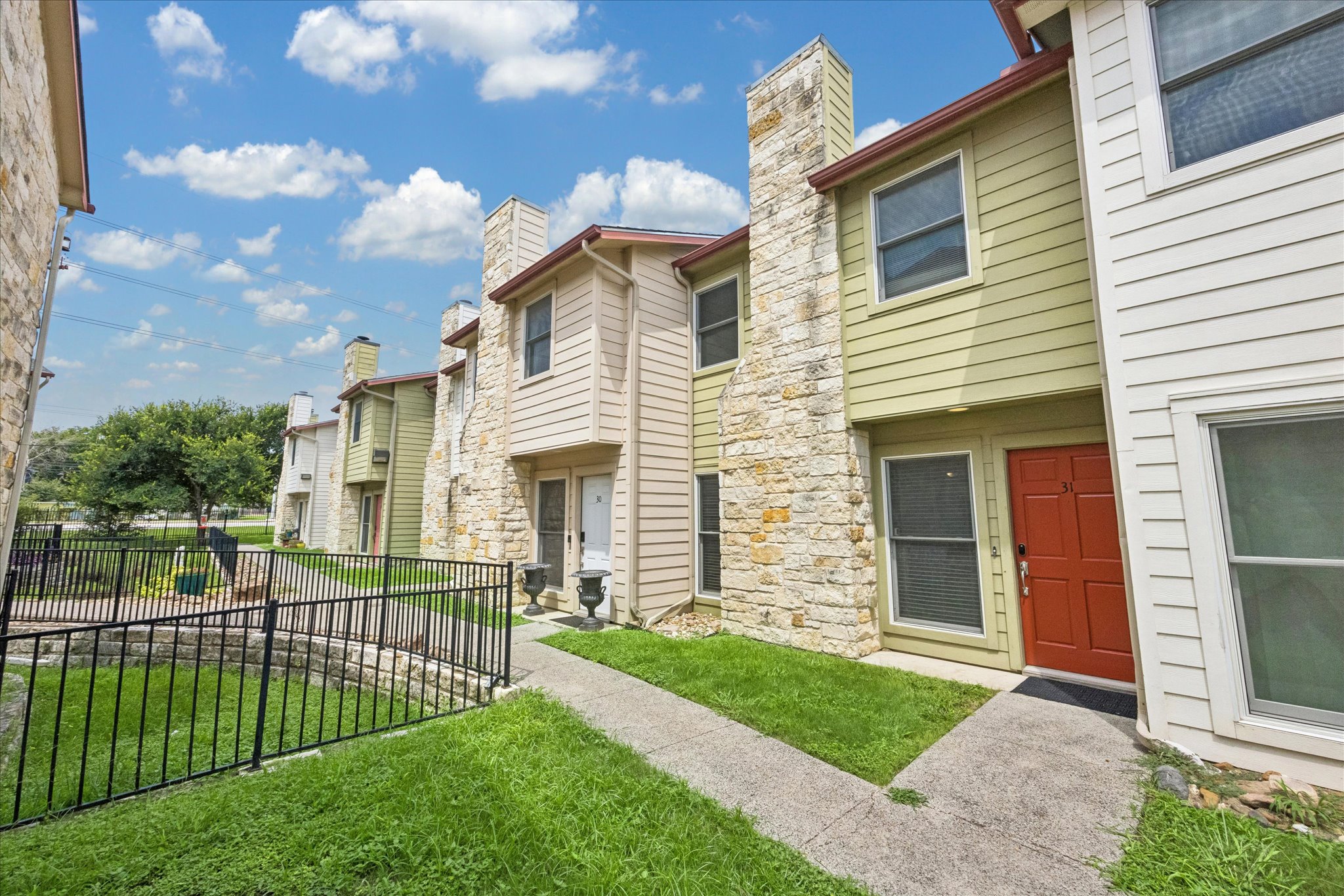 main property photo 3