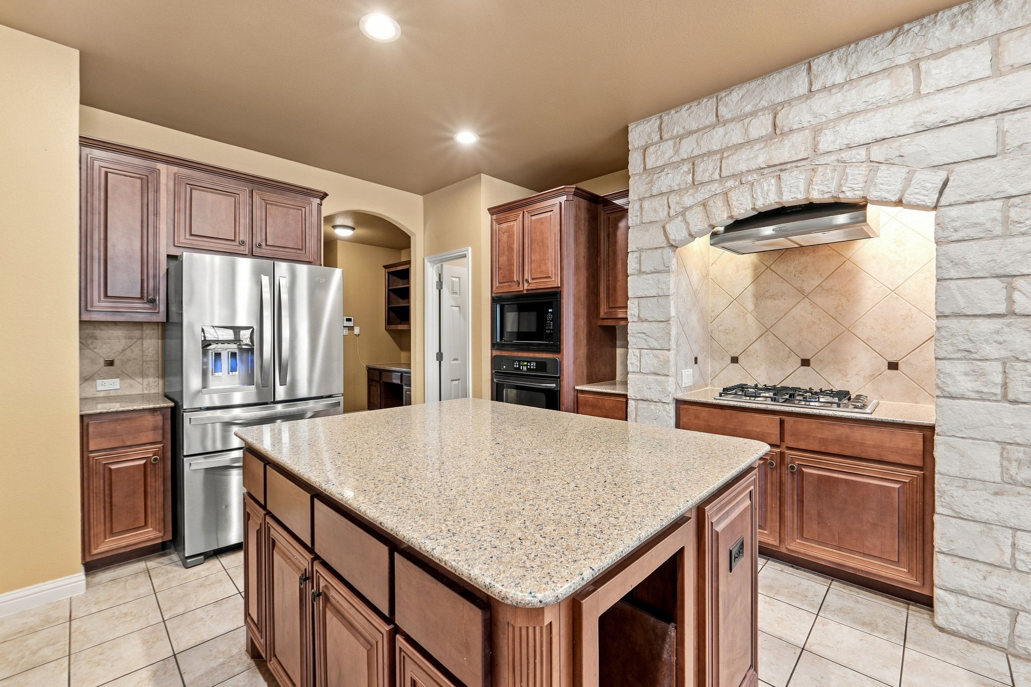 main property photo 9