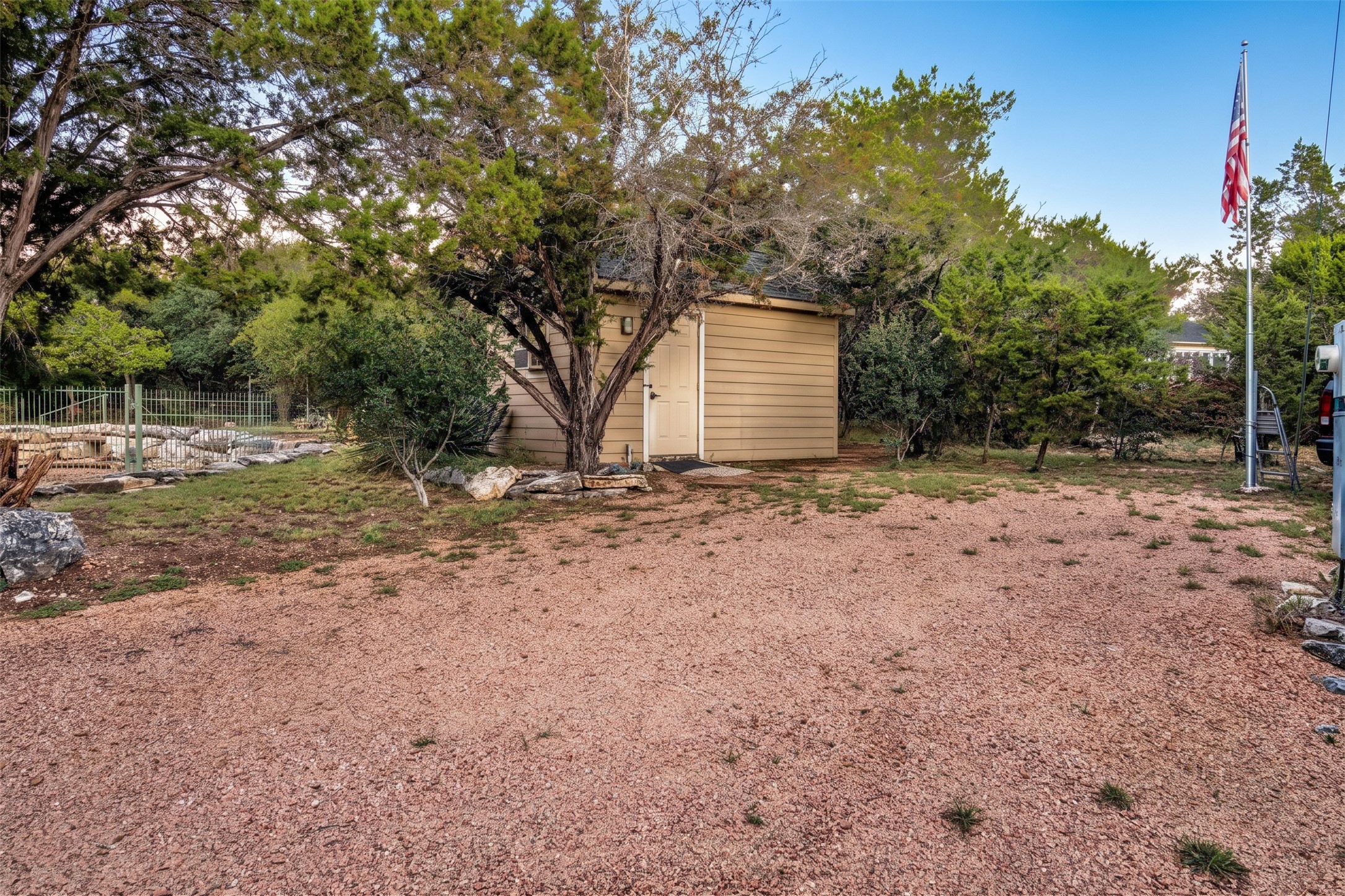 main property photo 22
