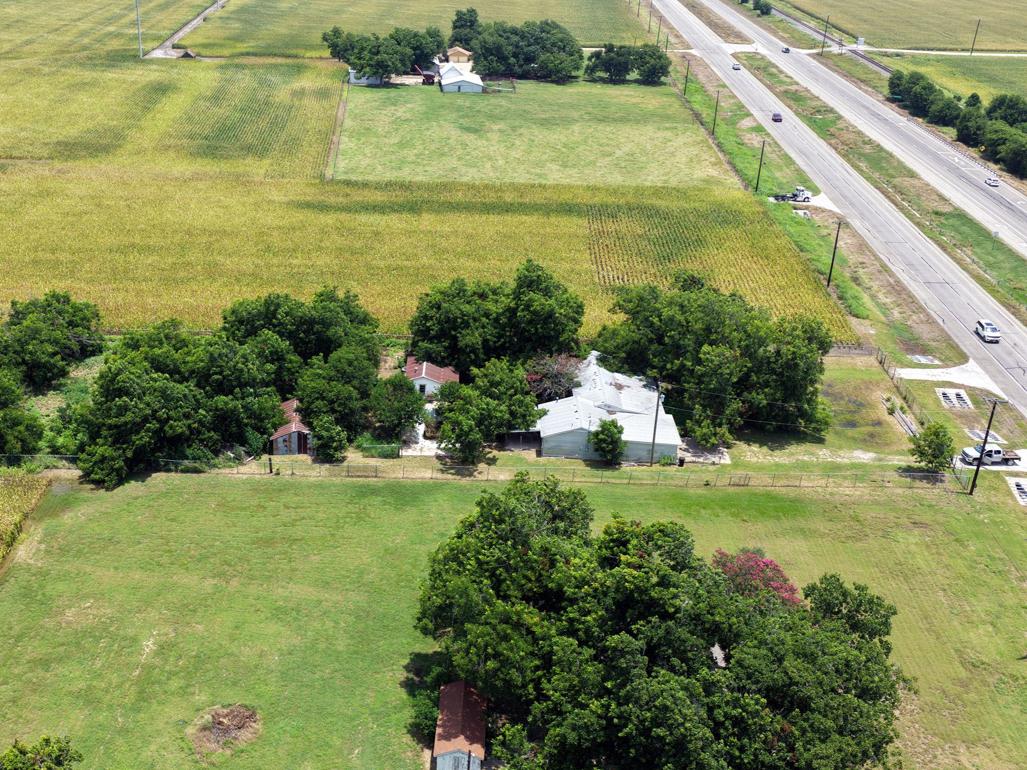 main property photo 6