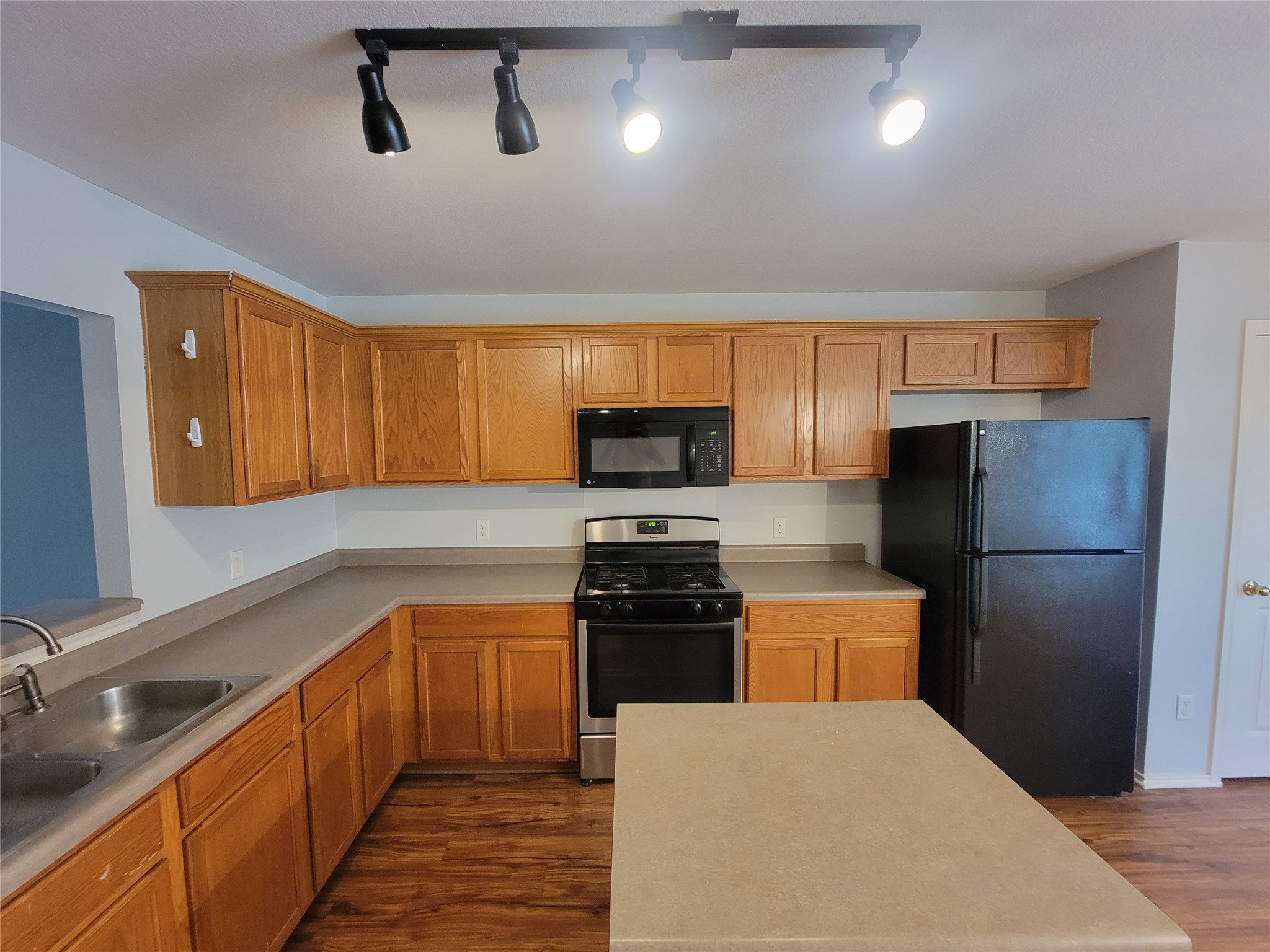 main property photo 17