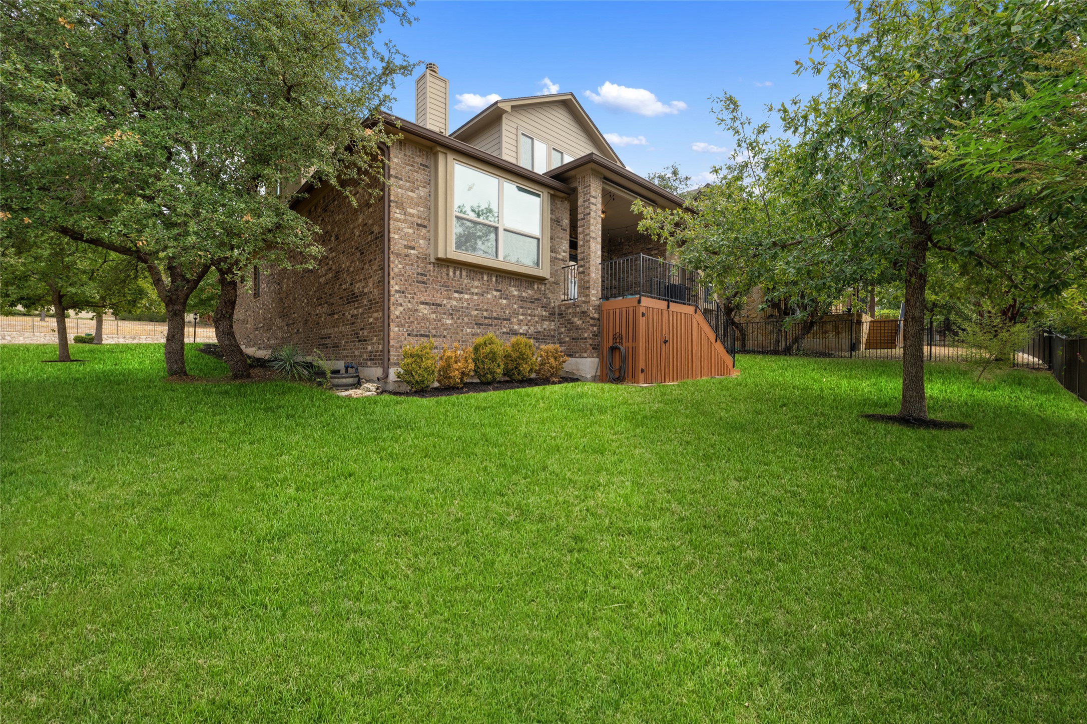 main property photo 30