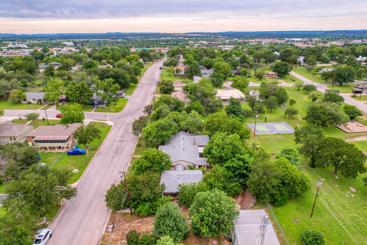 main property photo 28