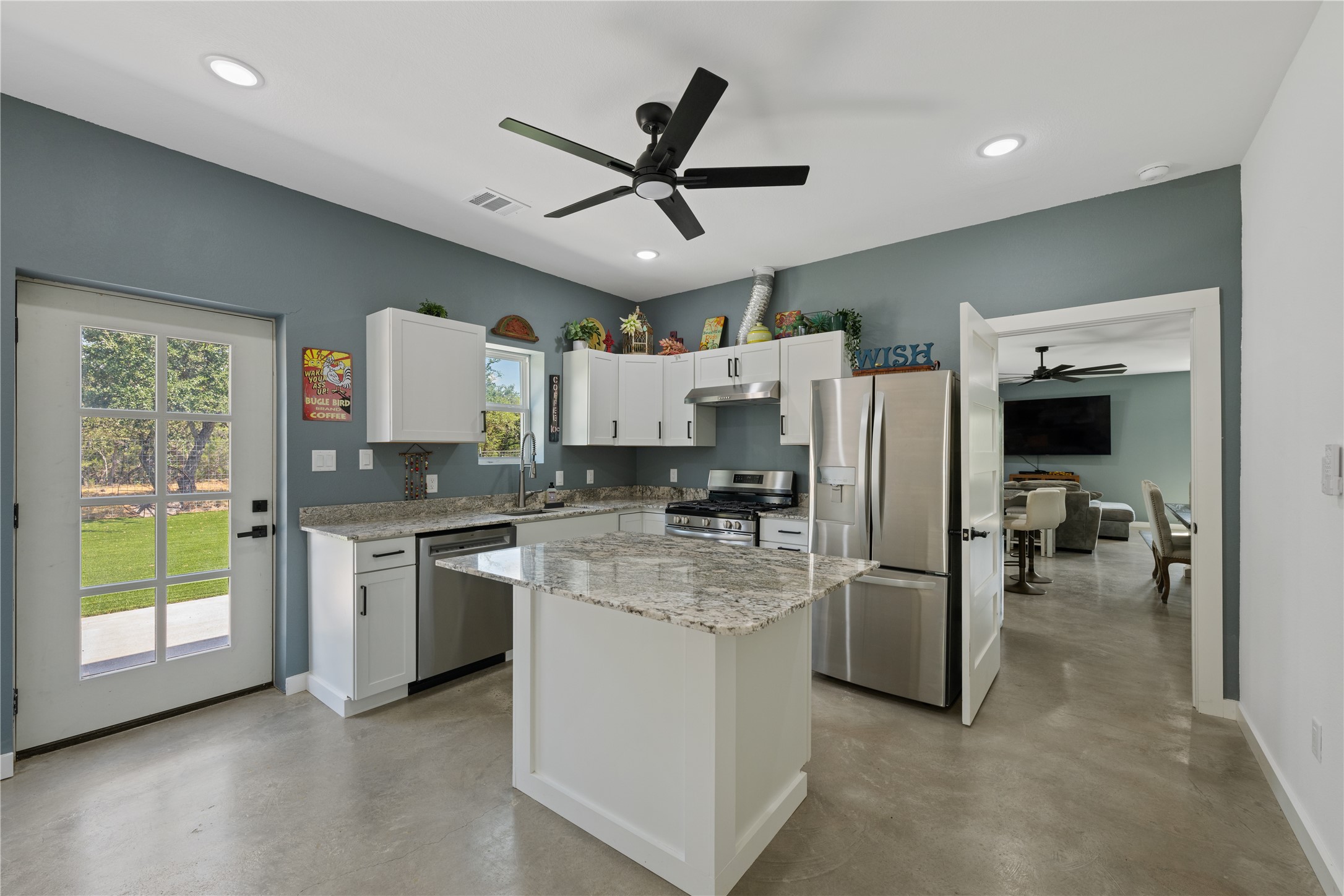 main property photo 13