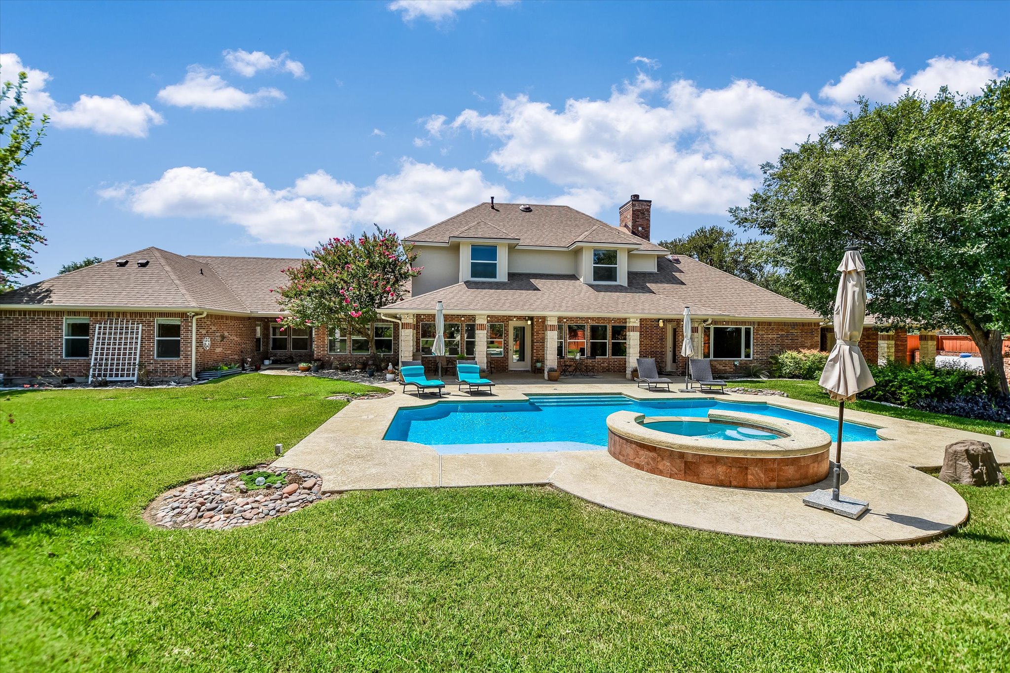 main property photo 30