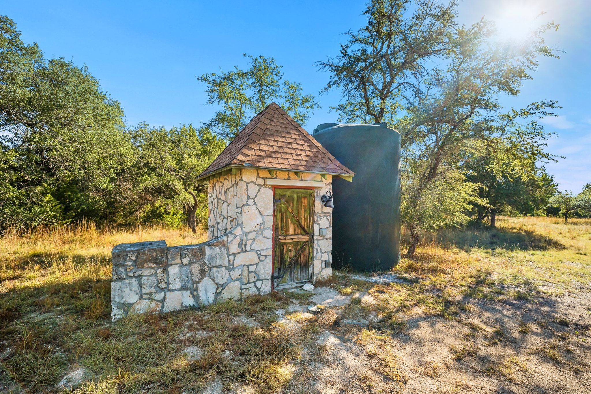 main property photo 8
