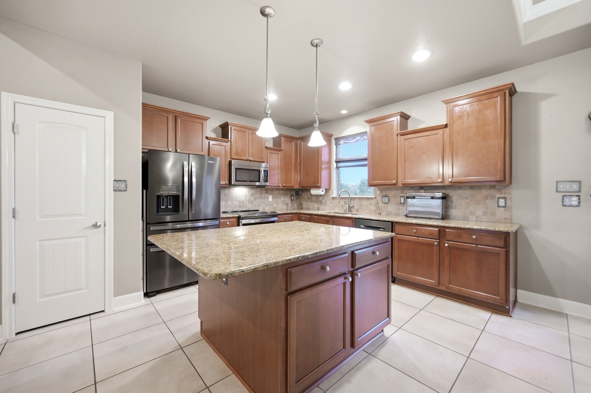 main property photo 16