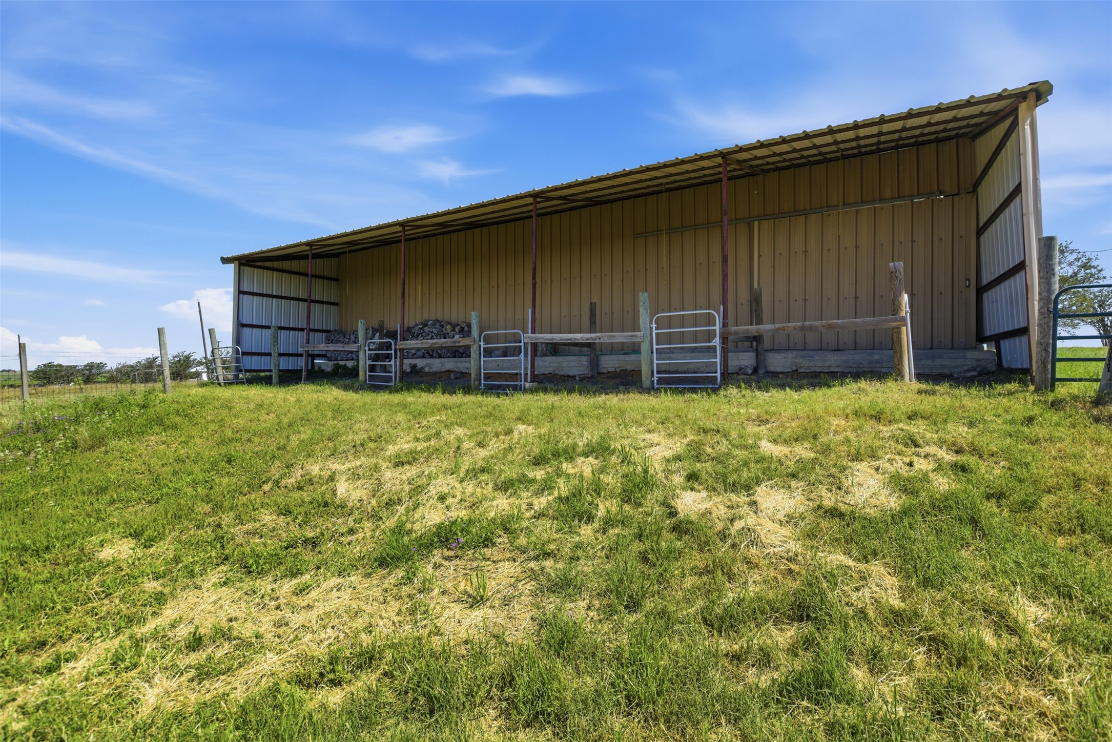 main property photo 16