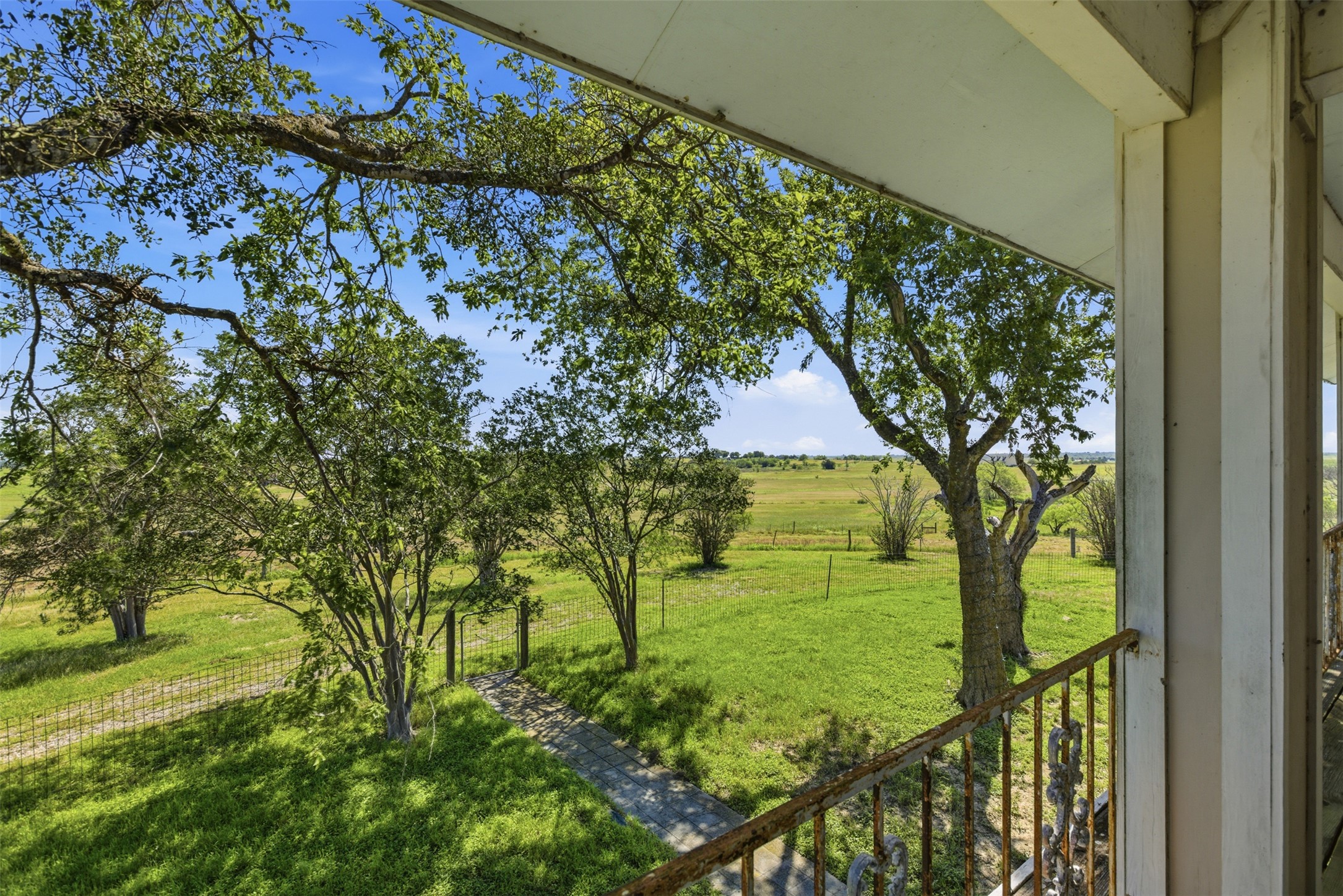 main property photo 9