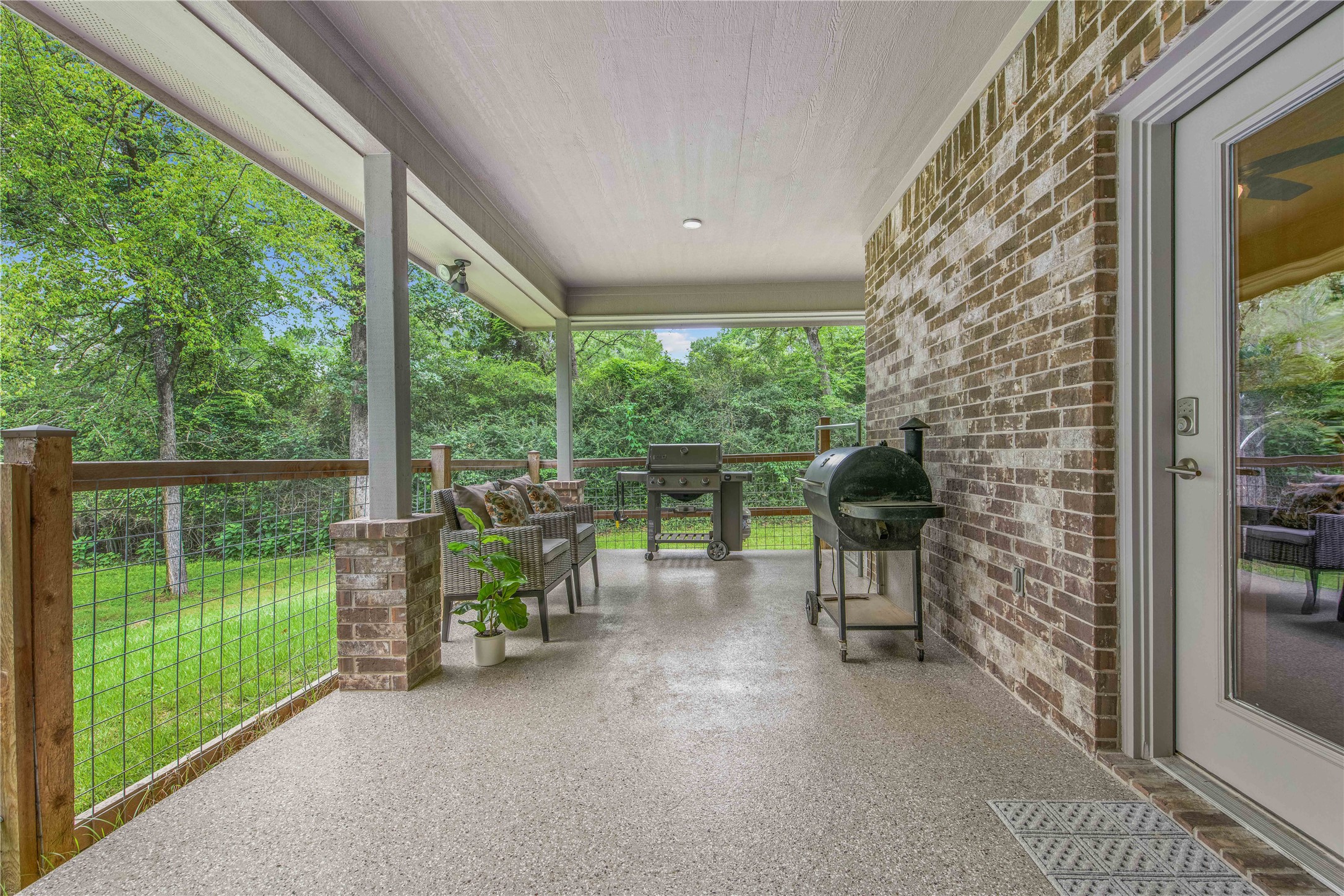 main property photo 22