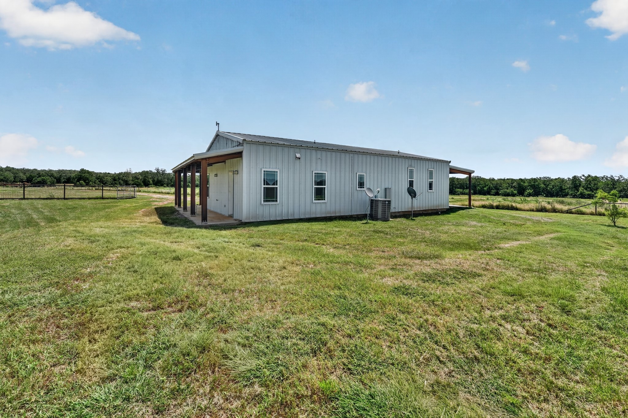 main property photo 28
