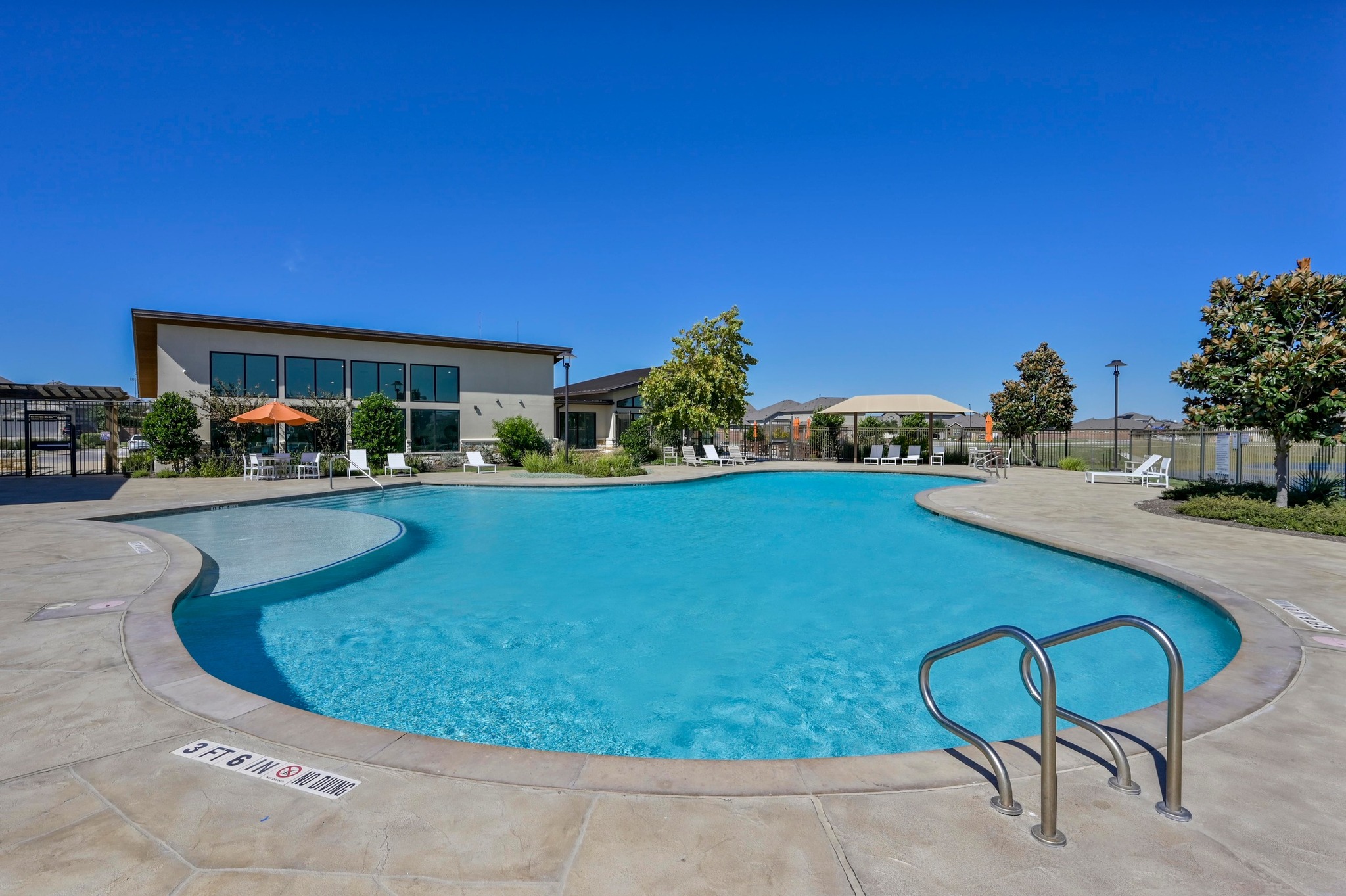 main property photo 37