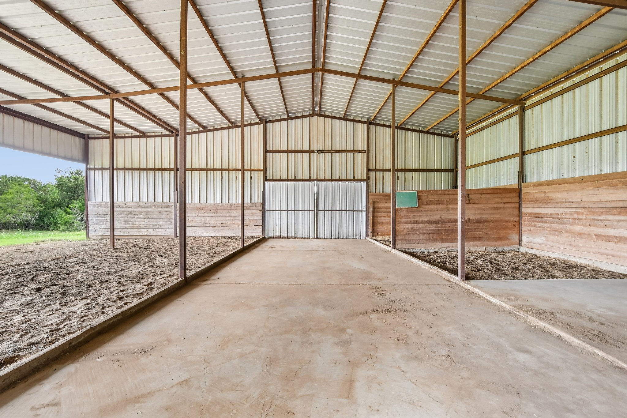 main property photo 28