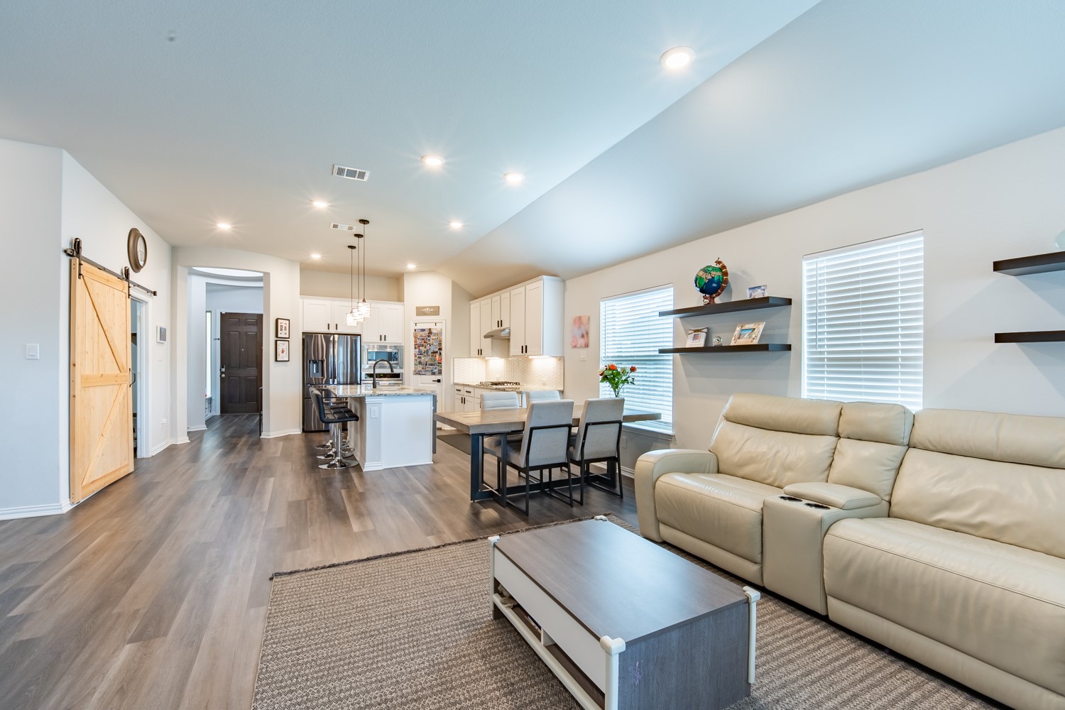 main property photo 4