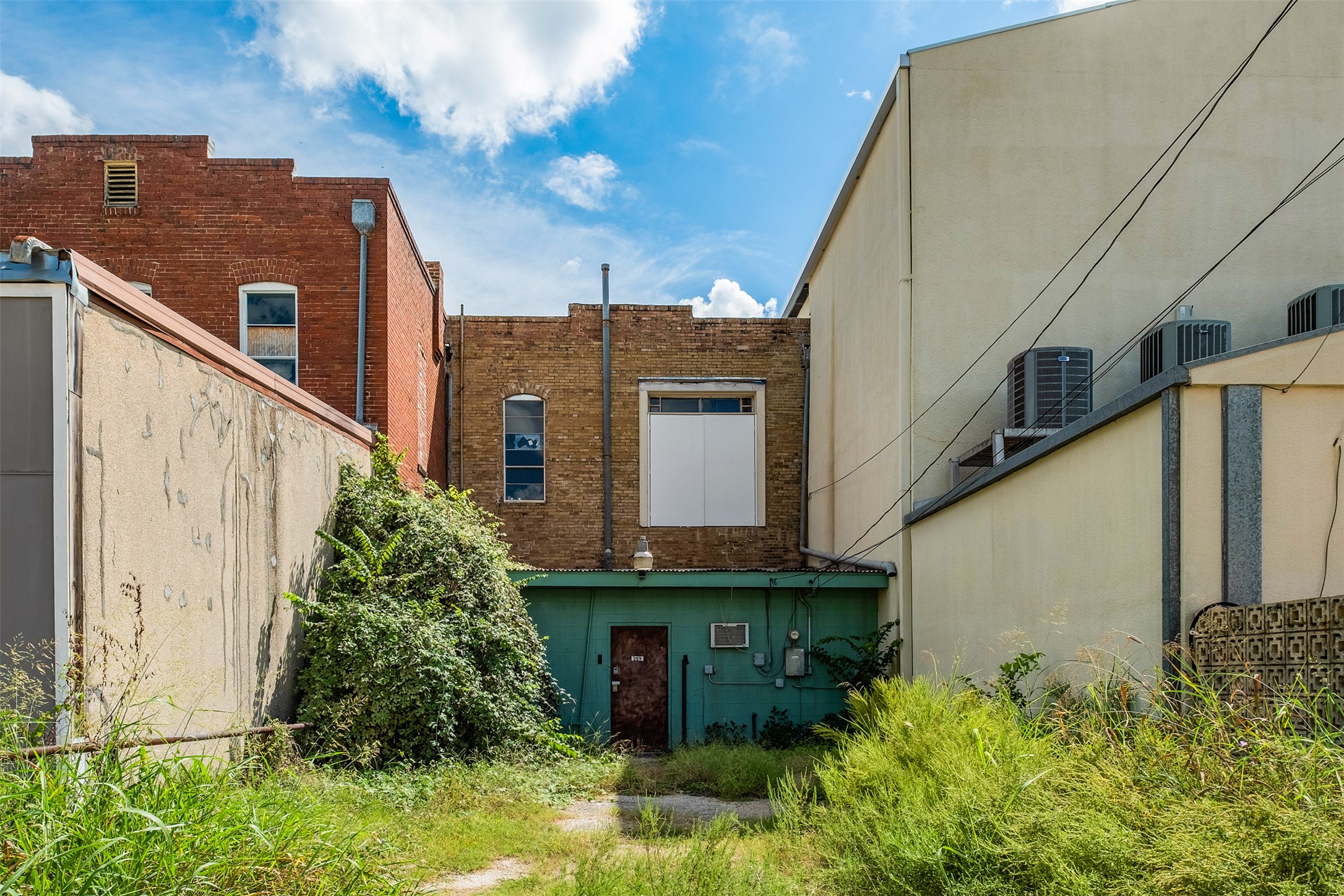 main property photo 32
