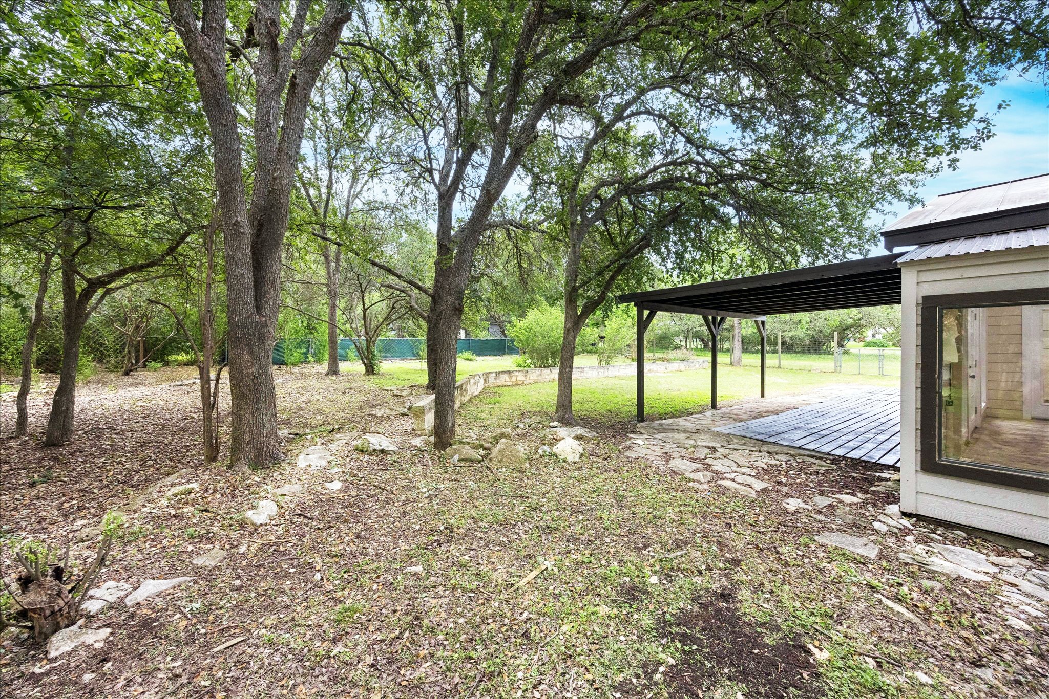 main property photo 28