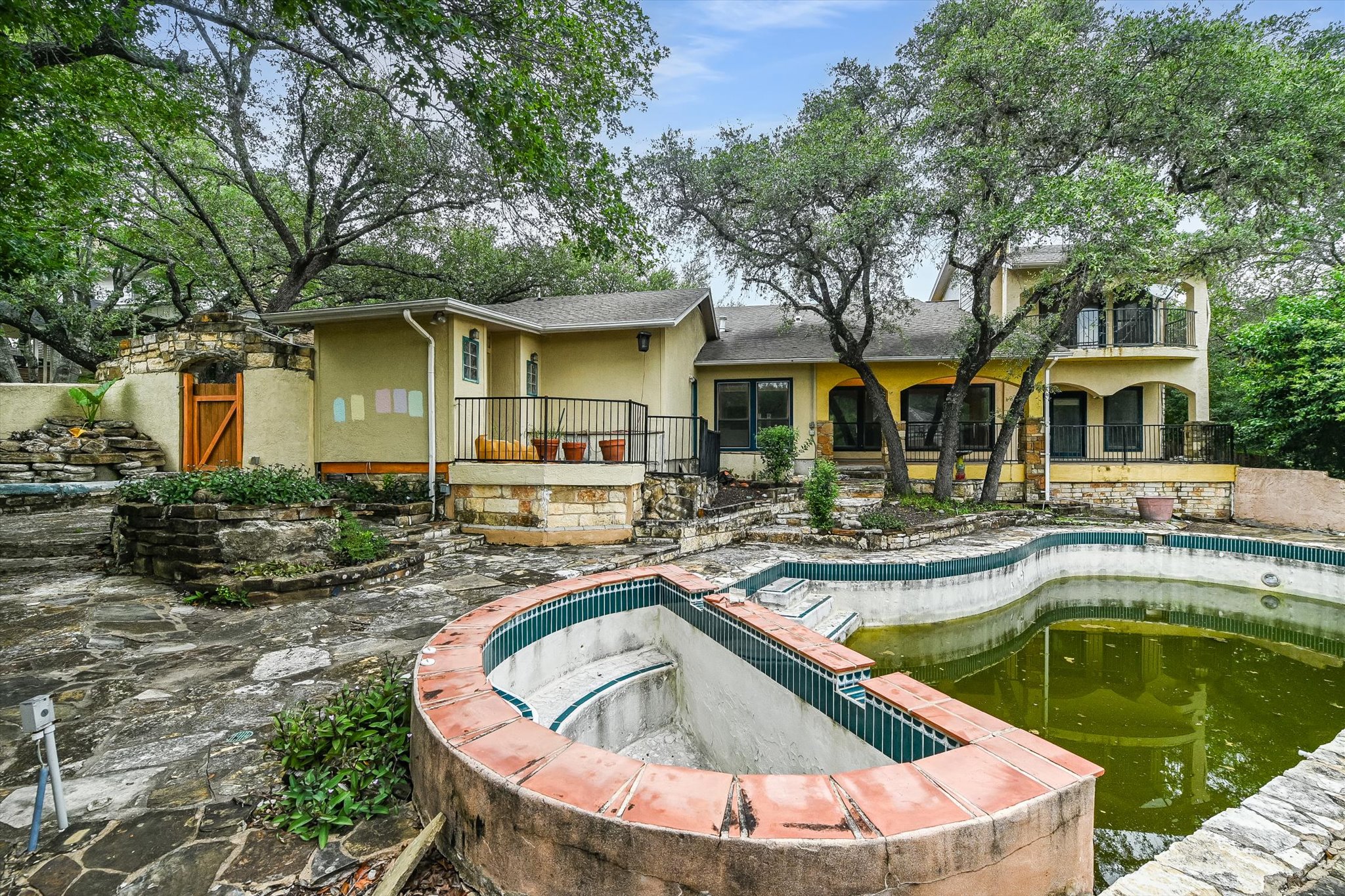 main property photo 18