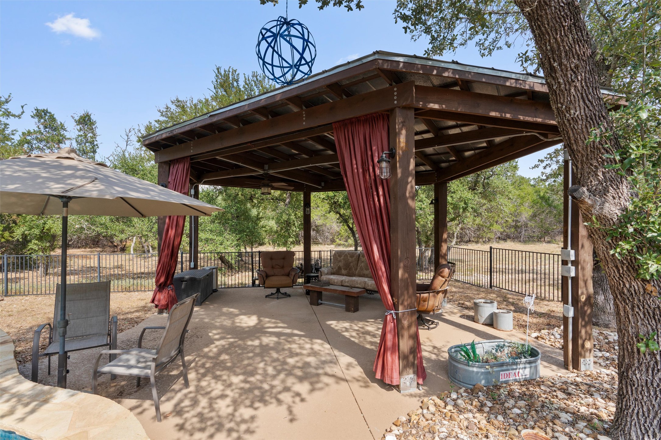 main property photo 33