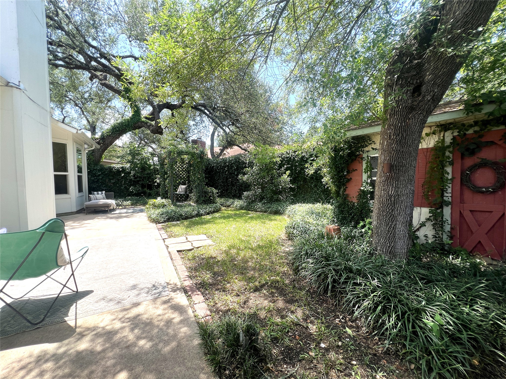 main property photo 16