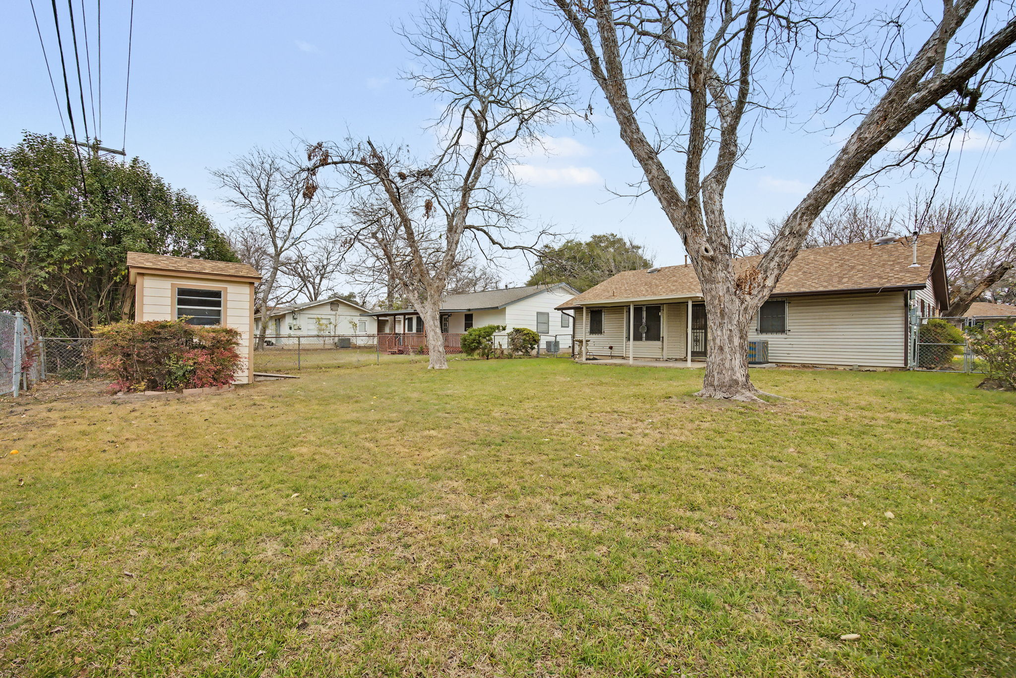 main property photo 28