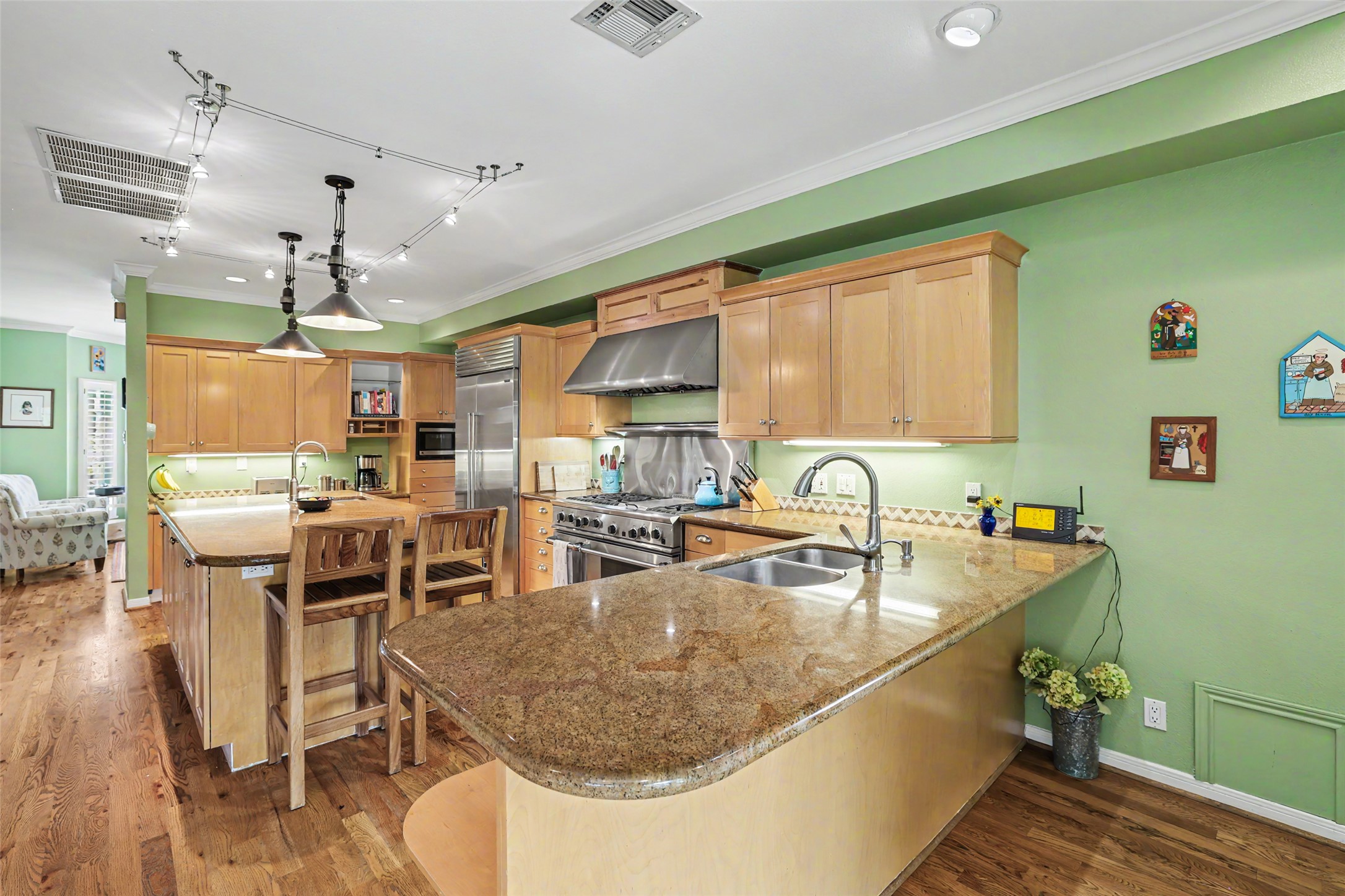 main property photo 7