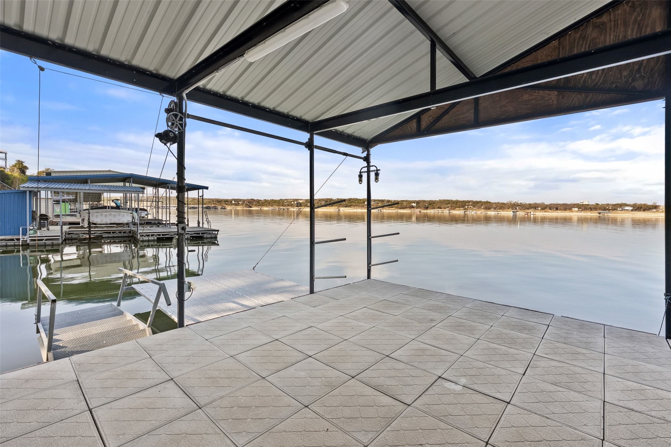 main property photo 17