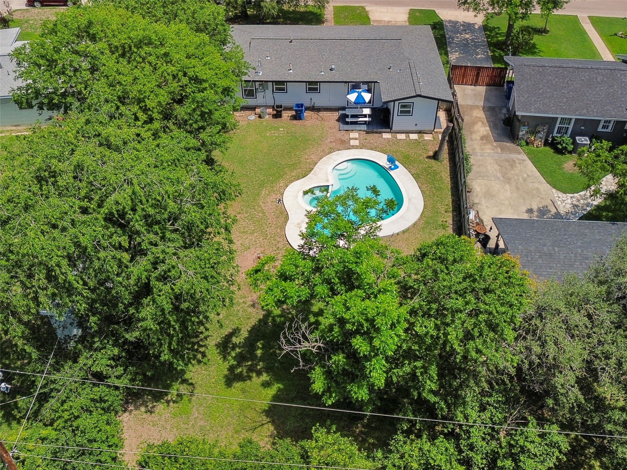 main property photo 27