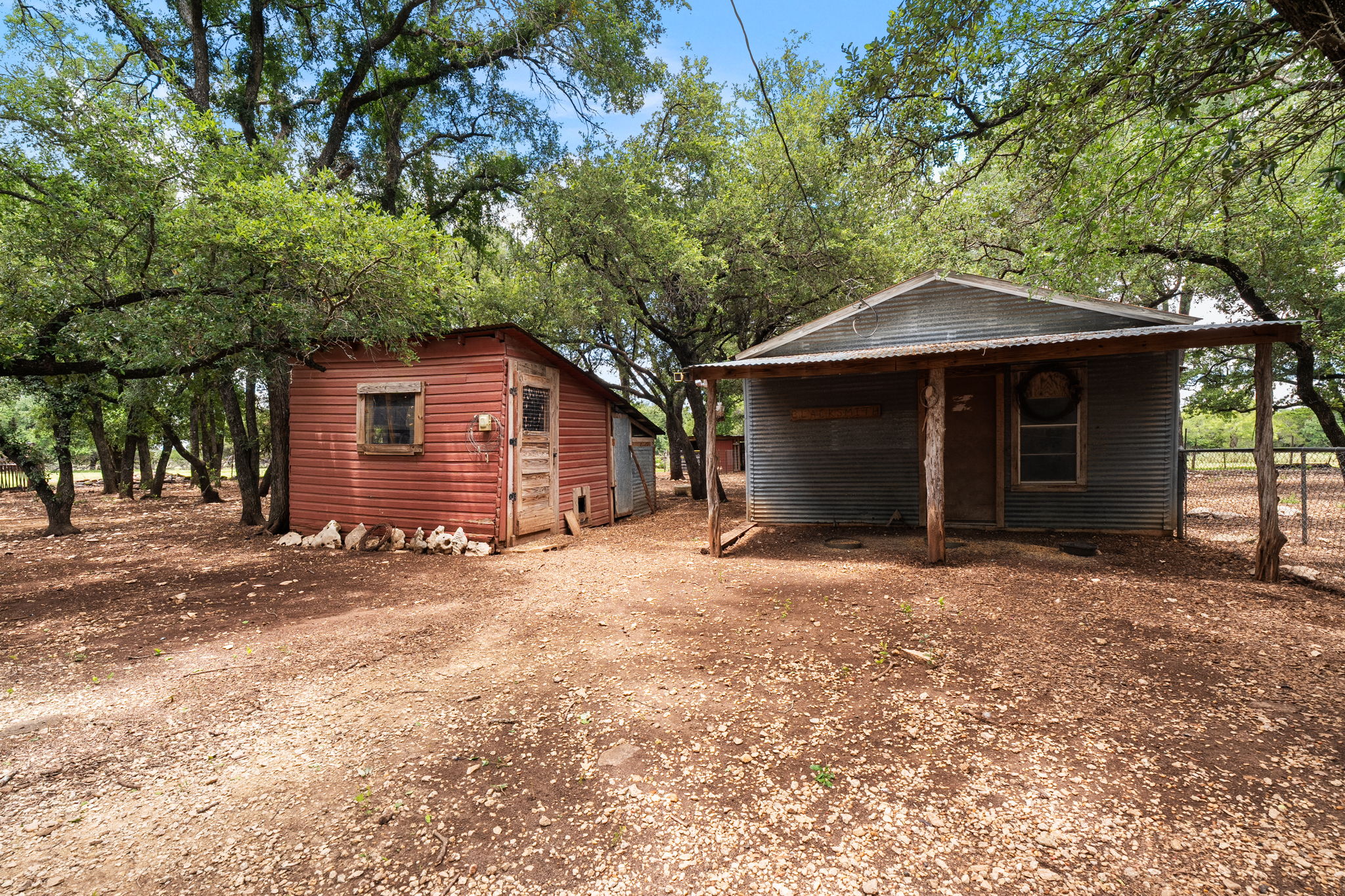 main property photo 28