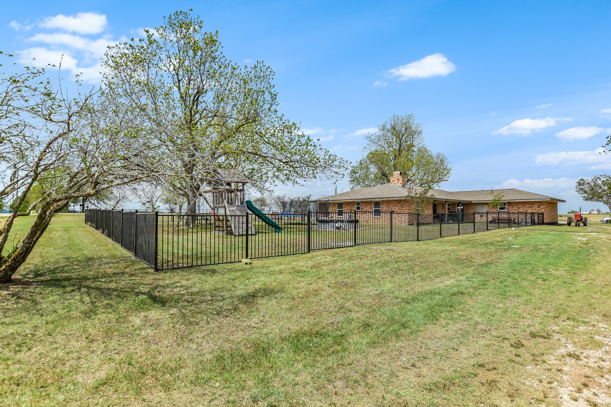 main property photo 9