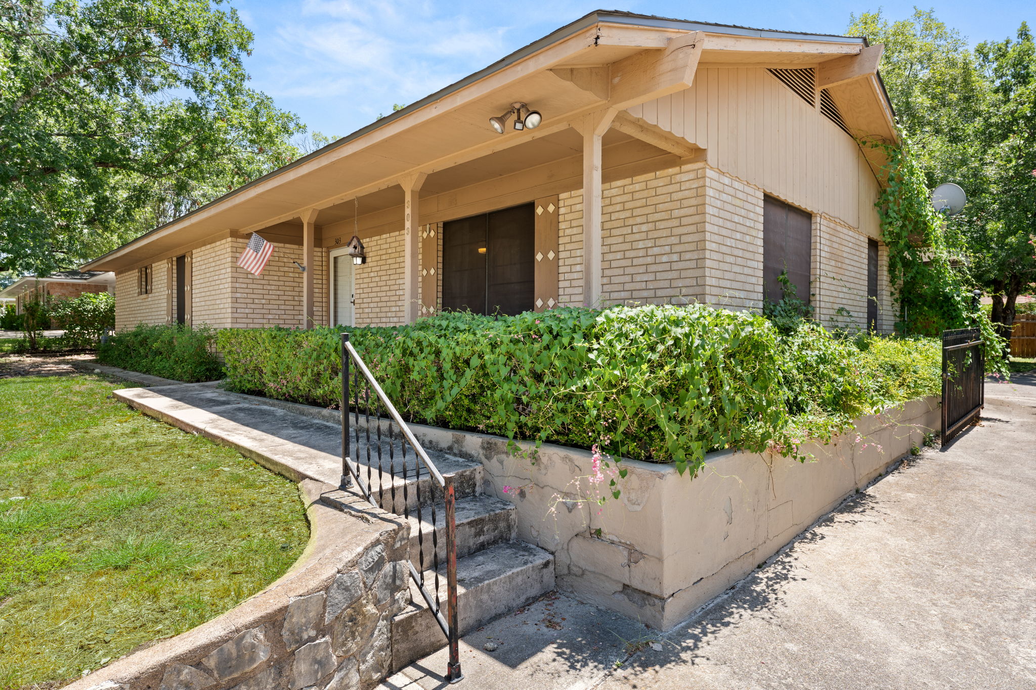 main property photo 3