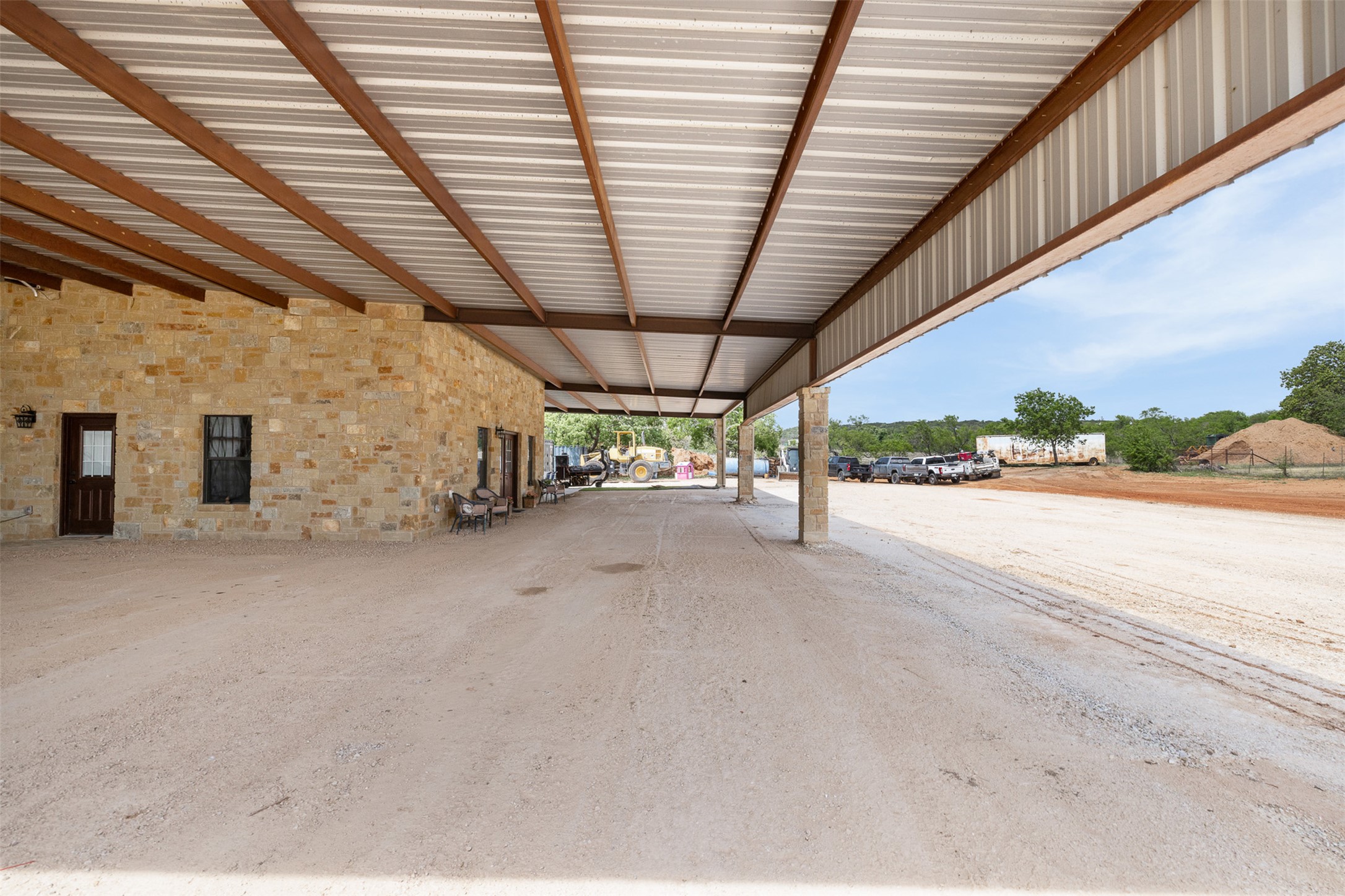 main property photo 11